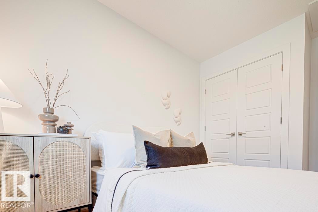 1621 210A Street Nw, Edmonton, AB - Indoor Photo Showing Bedroom