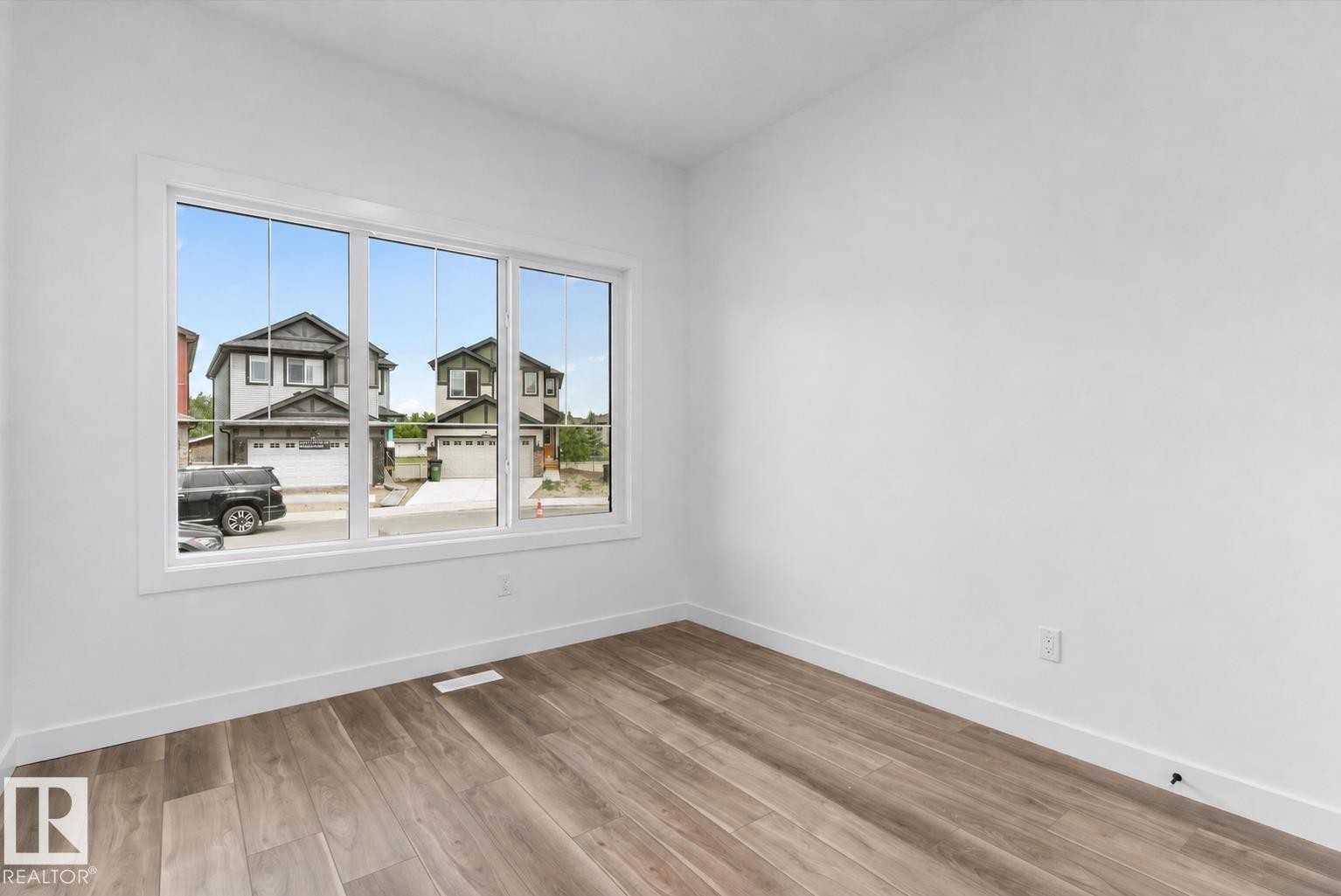 1621 210A Street Nw, Edmonton, AB - Indoor Photo Showing Other Room