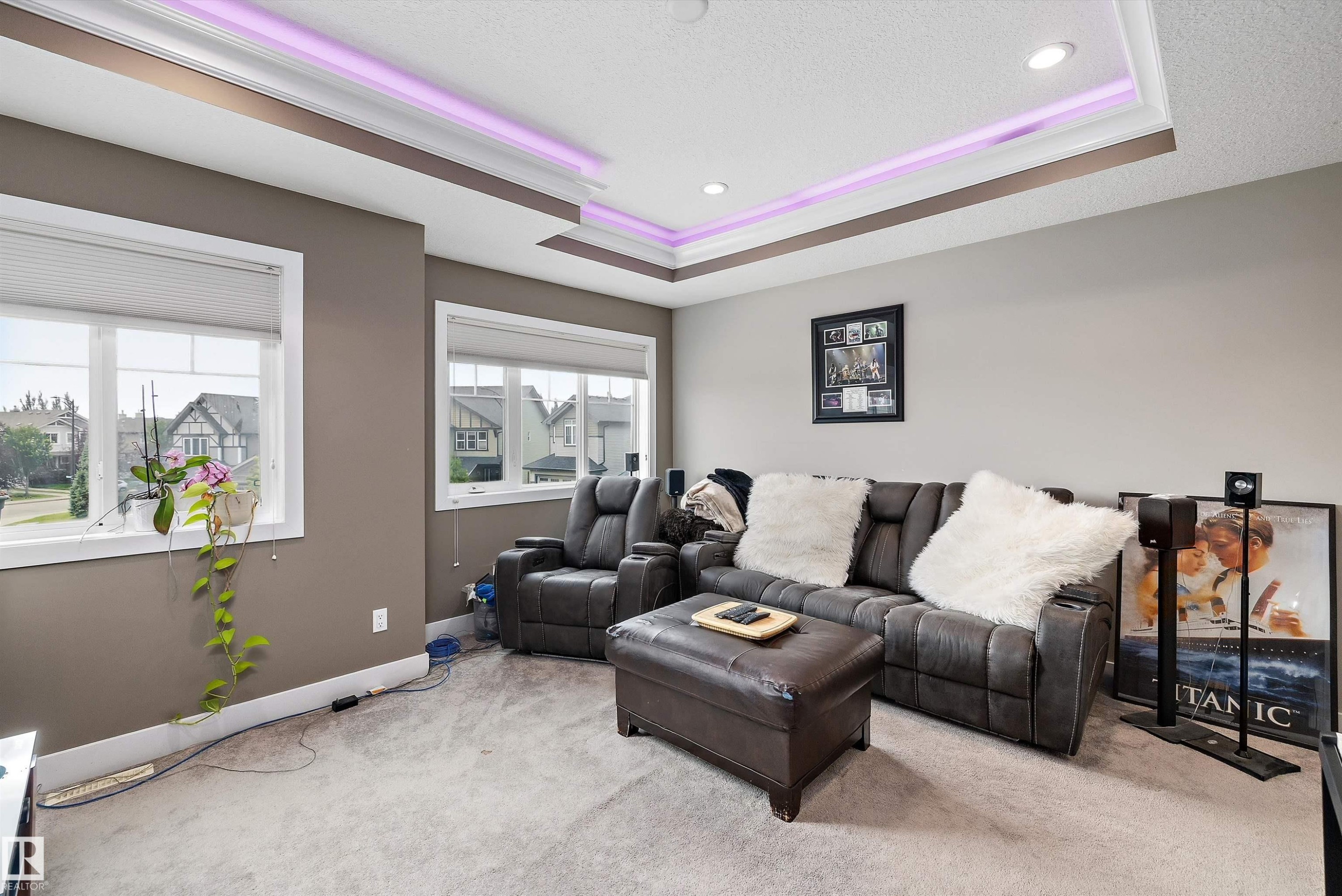 967 175 Street Sw, Edmonton, AB - Indoor Photo Showing Living Room