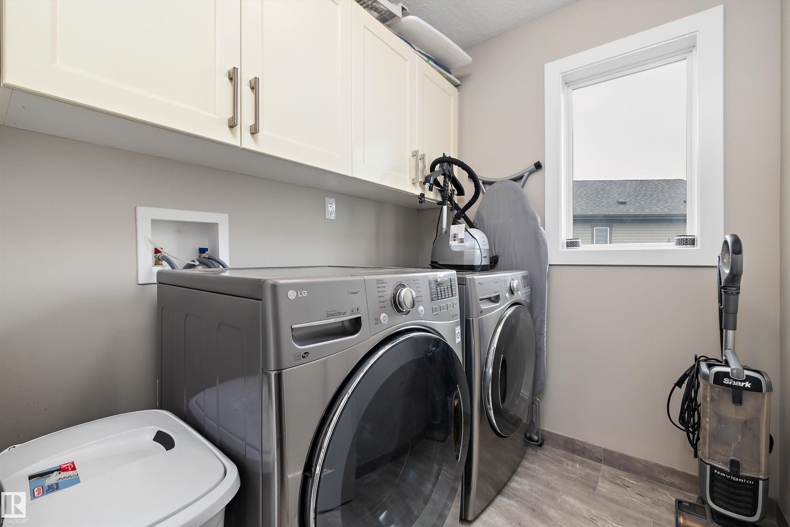 967 175 Street Sw, Edmonton, AB - Indoor Photo Showing Laundry Room