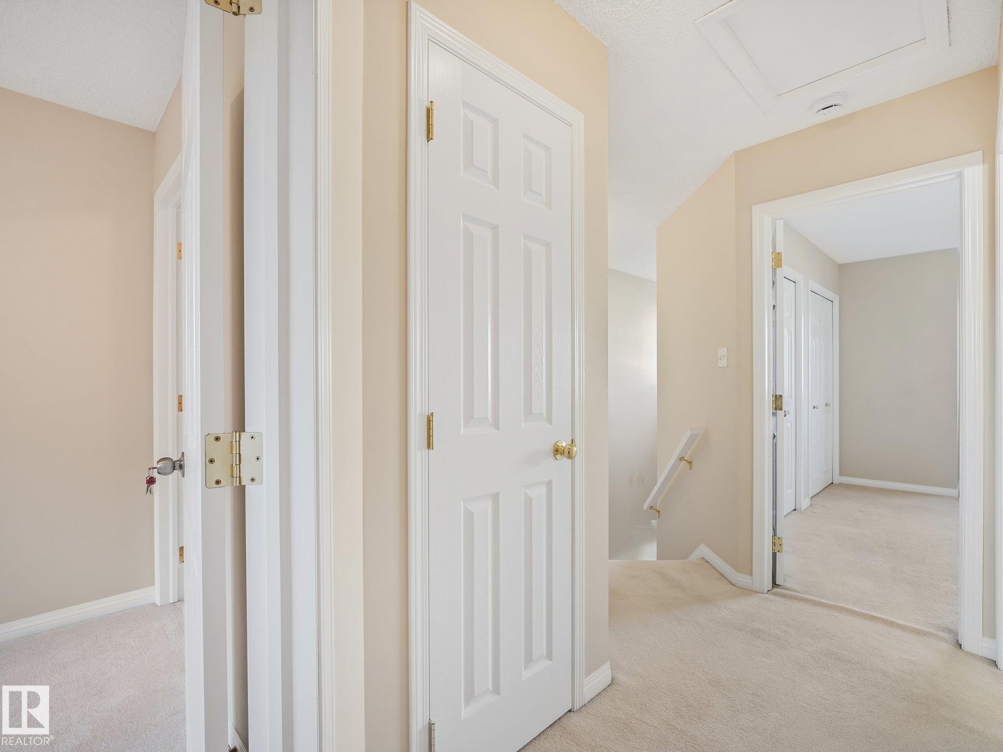 Upper level - 1142 Barnes Way Sw, Edmonton, AB - Indoor Photo Showing Other Room