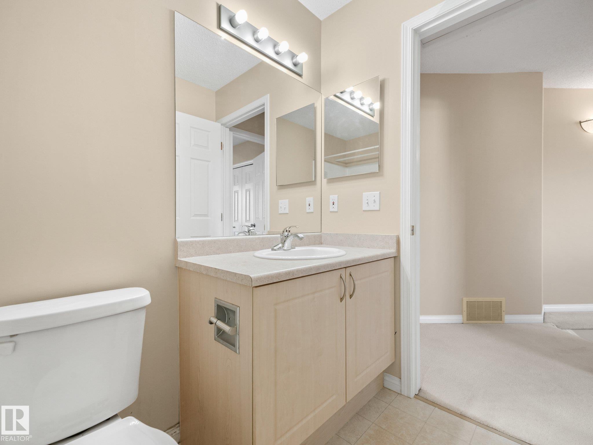4-piece, upper level - 1142 Barnes Way Sw, Edmonton, AB - Indoor Photo Showing Bathroom