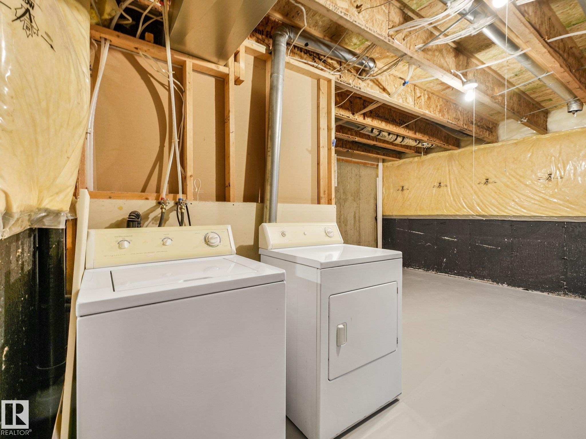 Washer and dryer - 1142 Barnes Way Sw, Edmonton, AB - Indoor Photo Showing Laundry Room