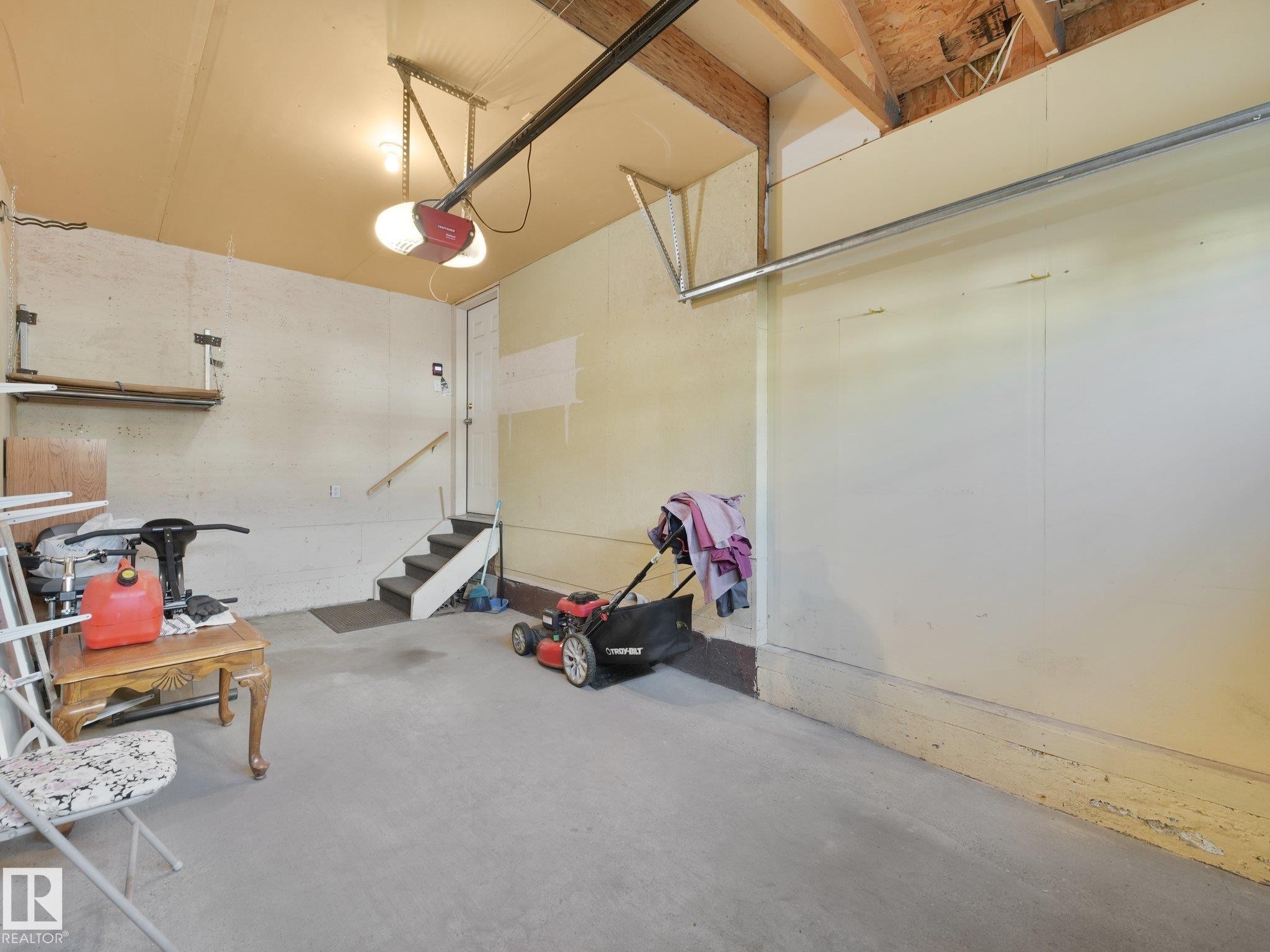 1142 Barnes Way Sw, Edmonton, AB - Indoor Photo Showing Garage