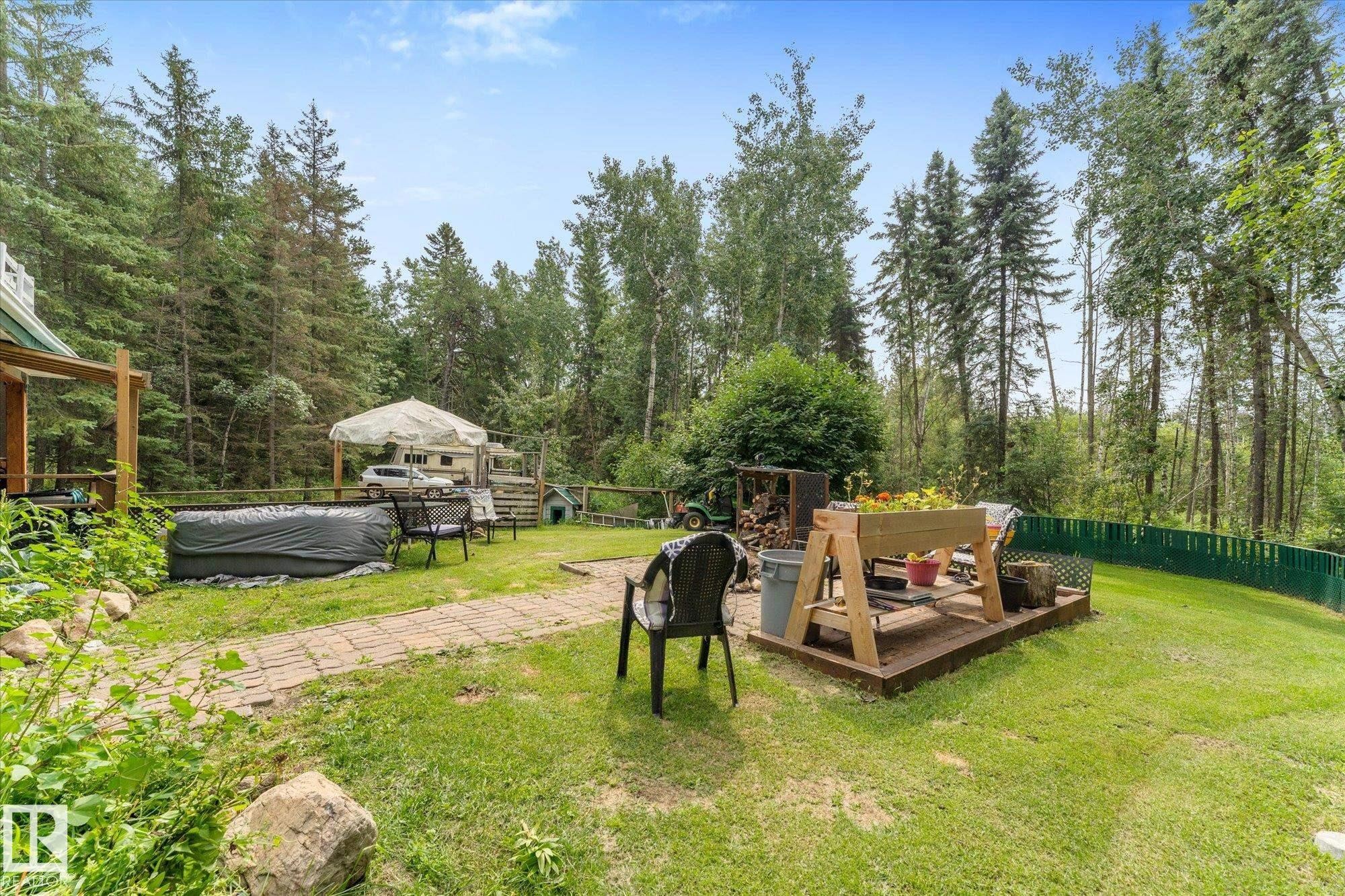 Expansive grassy yard with mature trees - 2, 59031 Range Rd 232, Rural Thorhild County, AB - Outdoor With Backyard