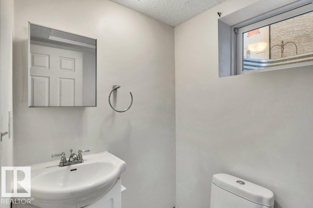 11128 132 Street Nw, Edmonton, AB - Indoor Photo Showing Bathroom