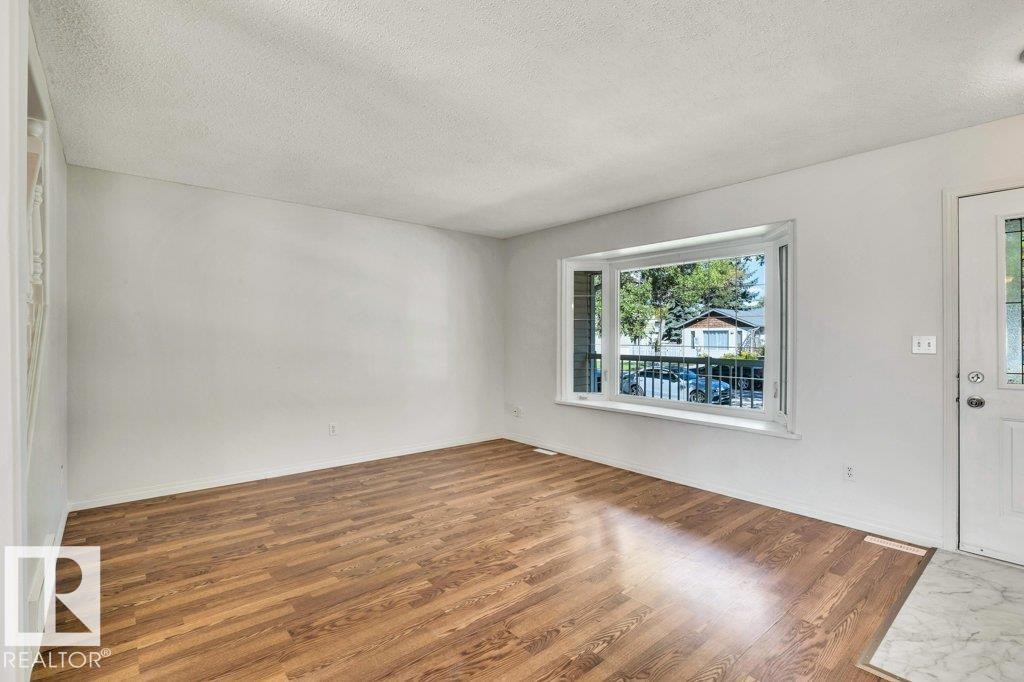 11128 132 Street Nw, Edmonton, AB - Indoor Photo Showing Other Room