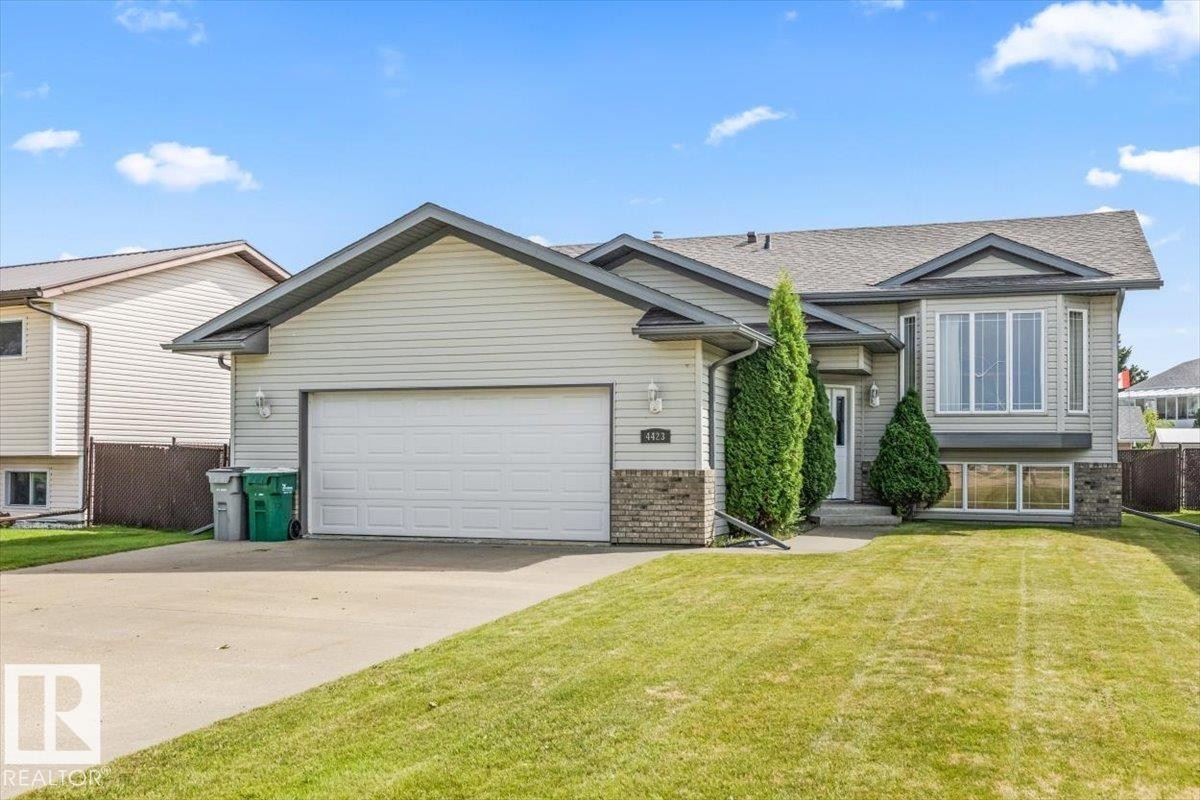 4423 56 Avenue, Lamont, AB - Outdoor With Facade