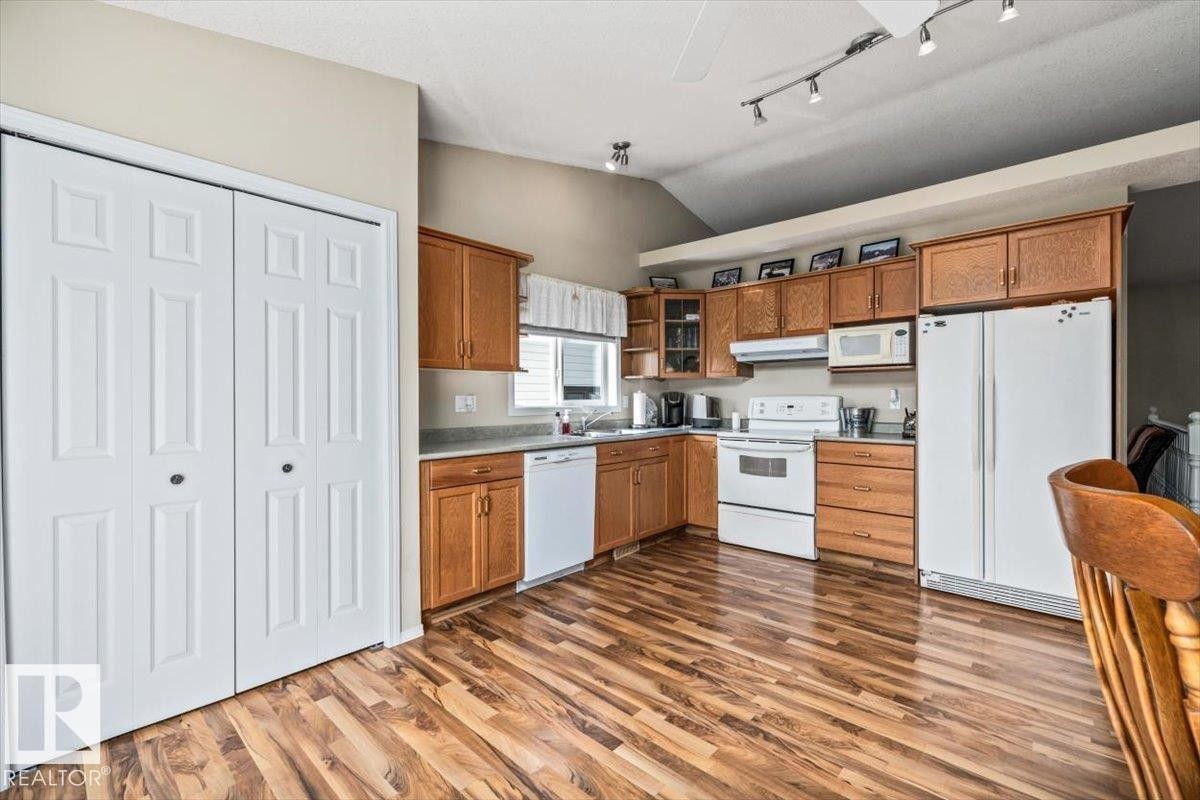 4423 56 Avenue, Lamont, AB - Indoor Photo Showing Kitchen With Double Sink