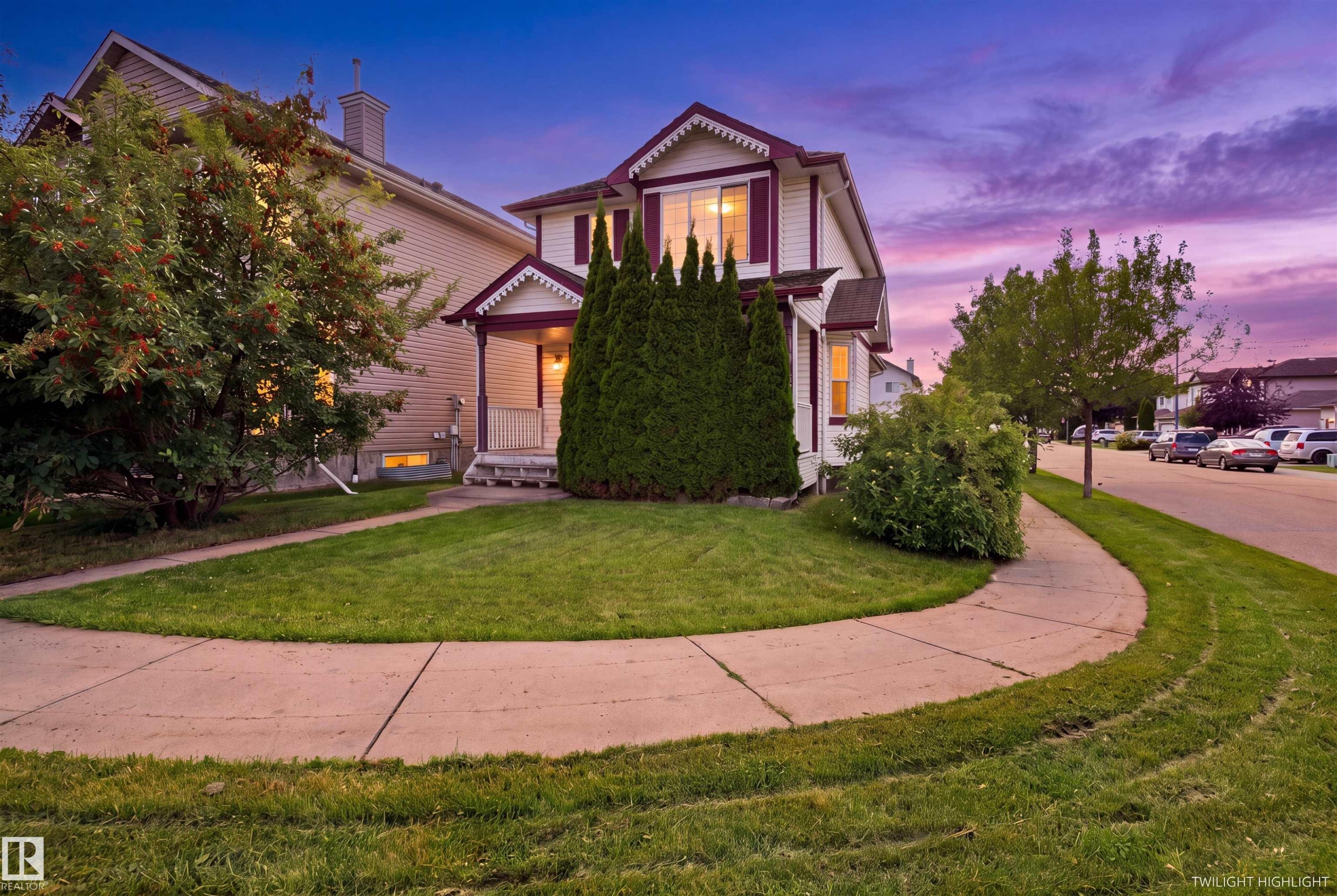 Victorian-style architecture featuring a covered front porch, bay window, and gabled roofline - 204 84 Street Sw, Edmonton, AB - Outdoor