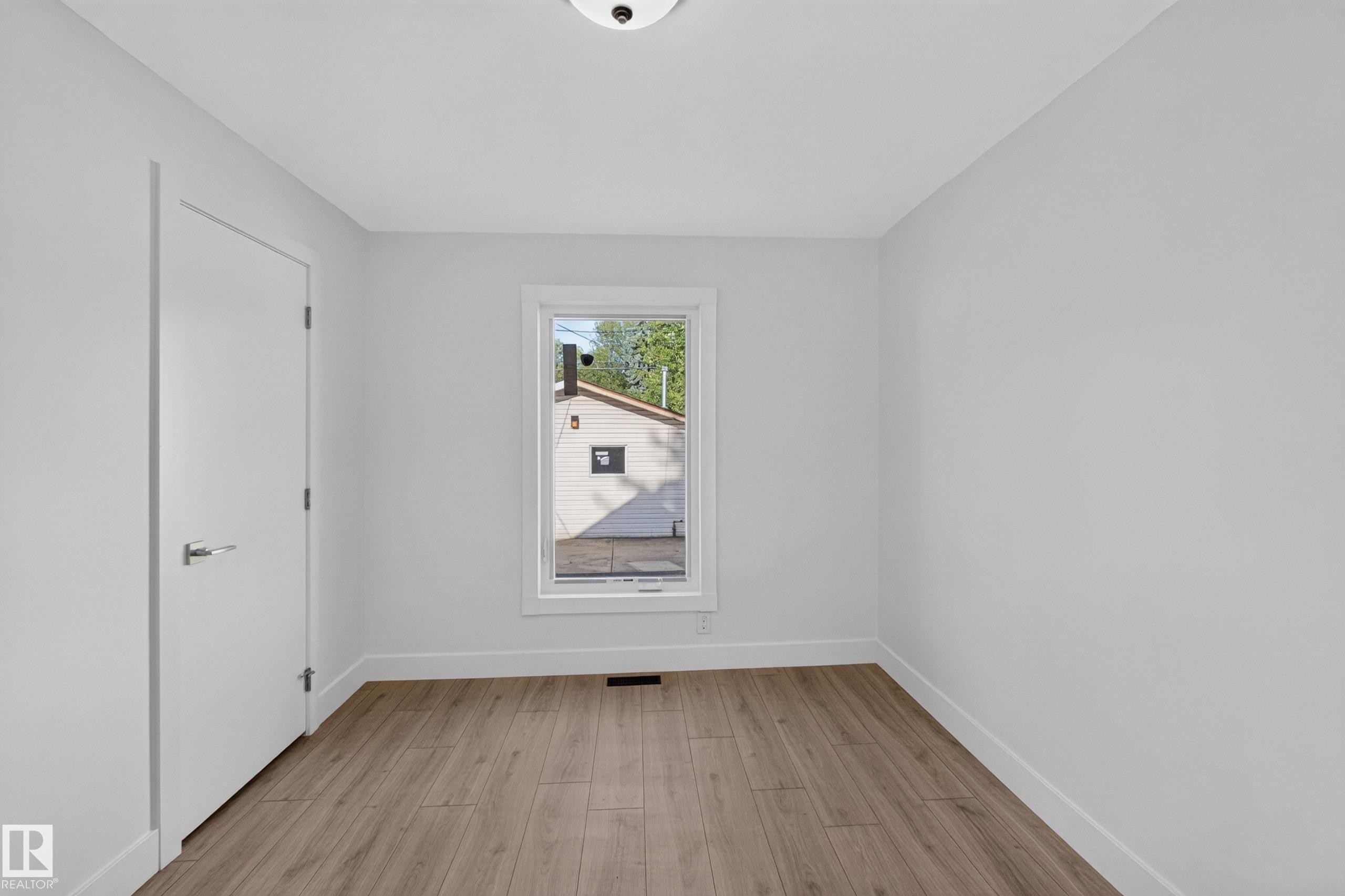 12306 95 Street Nw, Edmonton, AB - Indoor Photo Showing Other Room