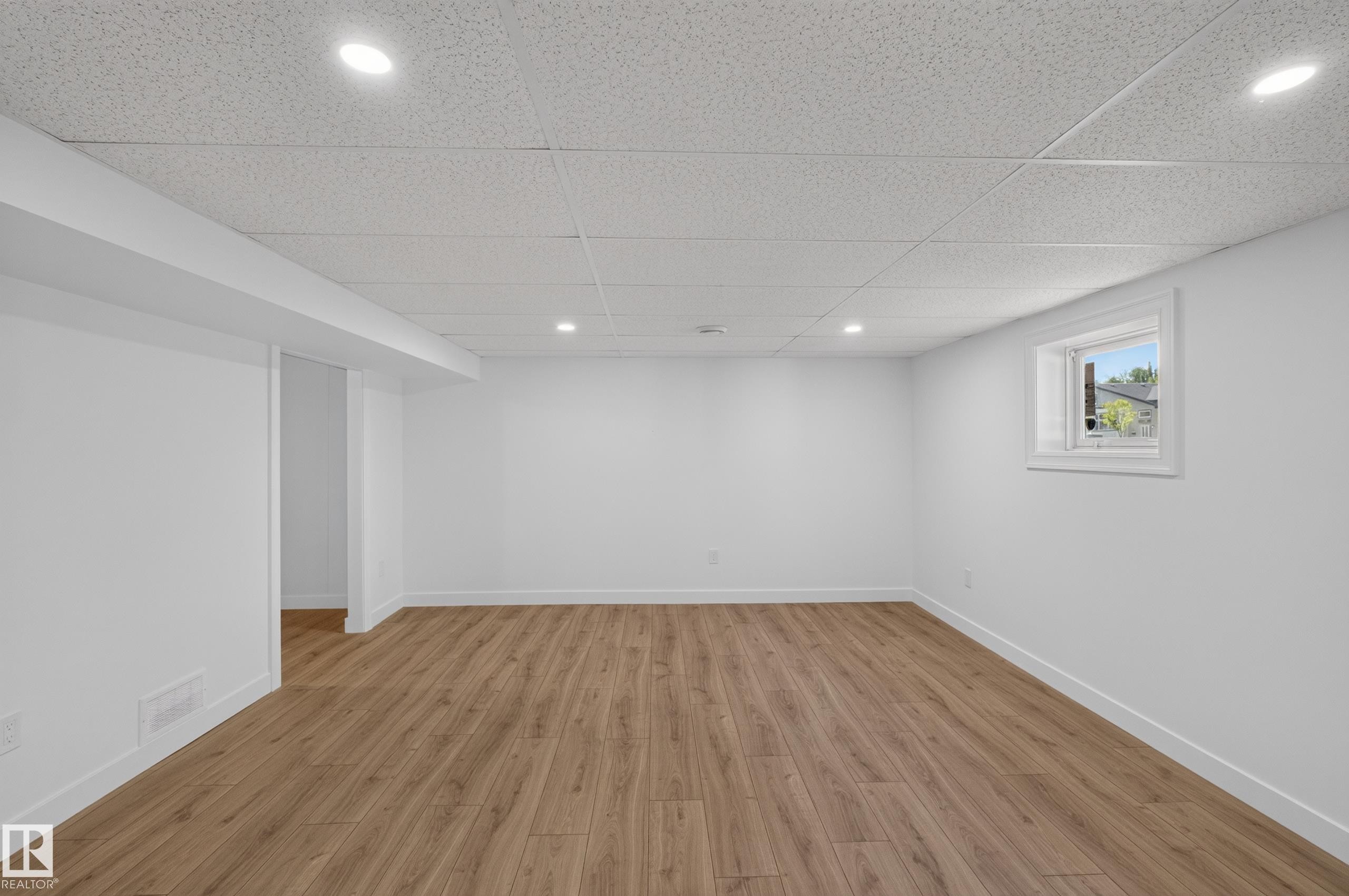 12306 95 Street Nw, Edmonton, AB - Indoor Photo Showing Other Room