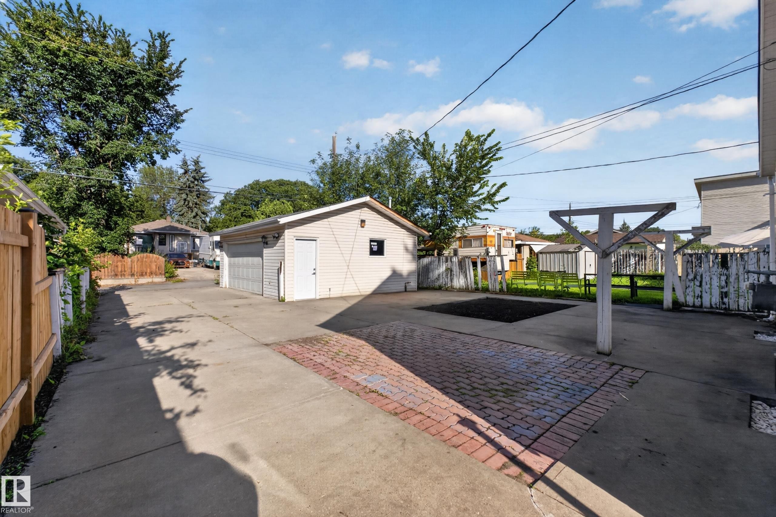 12306 95 Street Nw, Edmonton, AB - Outdoor
