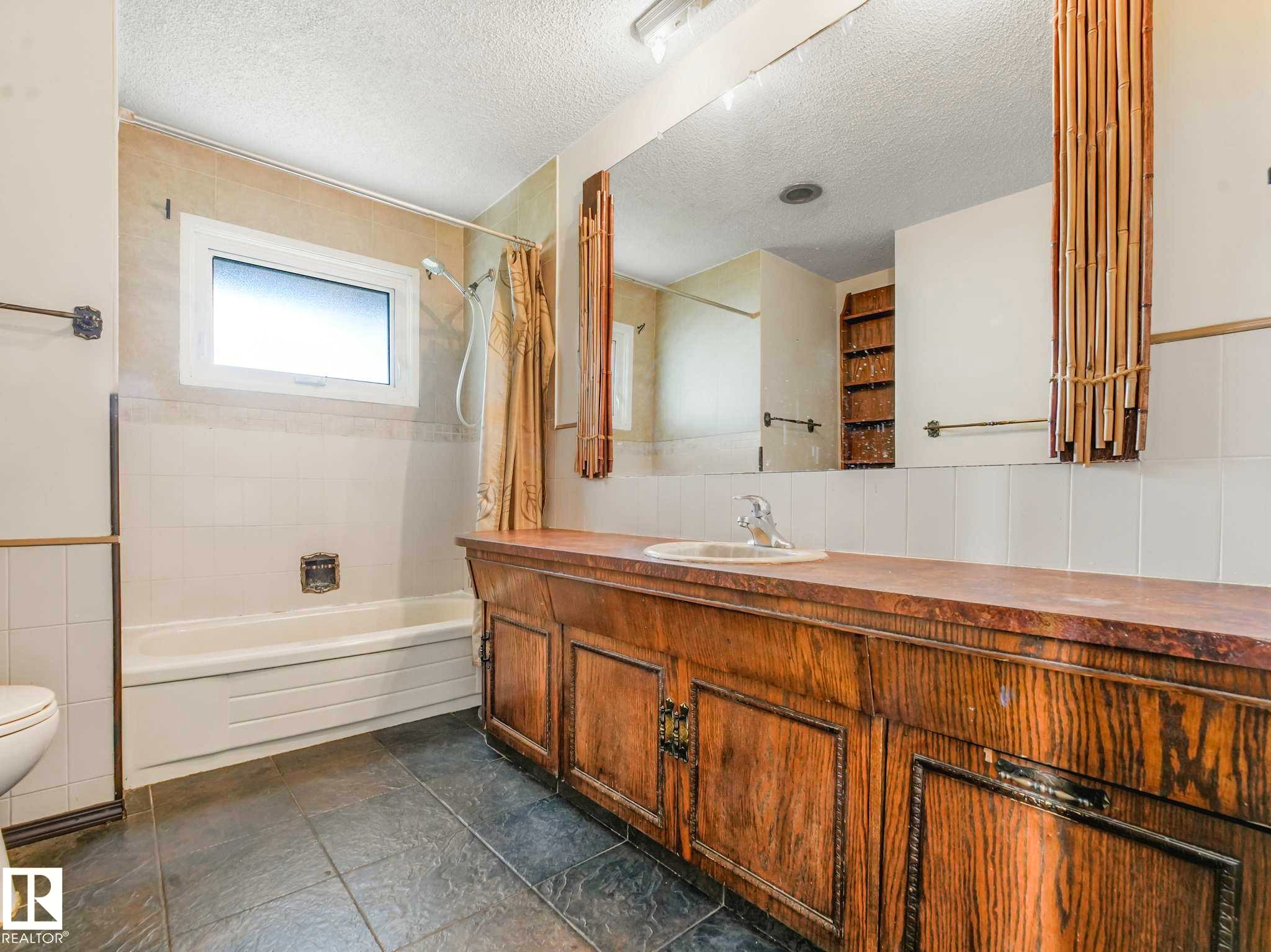 11056 166 Avenue Nw, Edmonton, AB