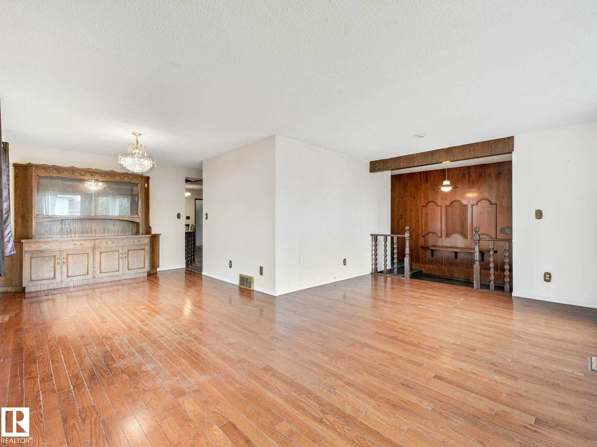 11056 166 Avenue Nw, Edmonton, AB