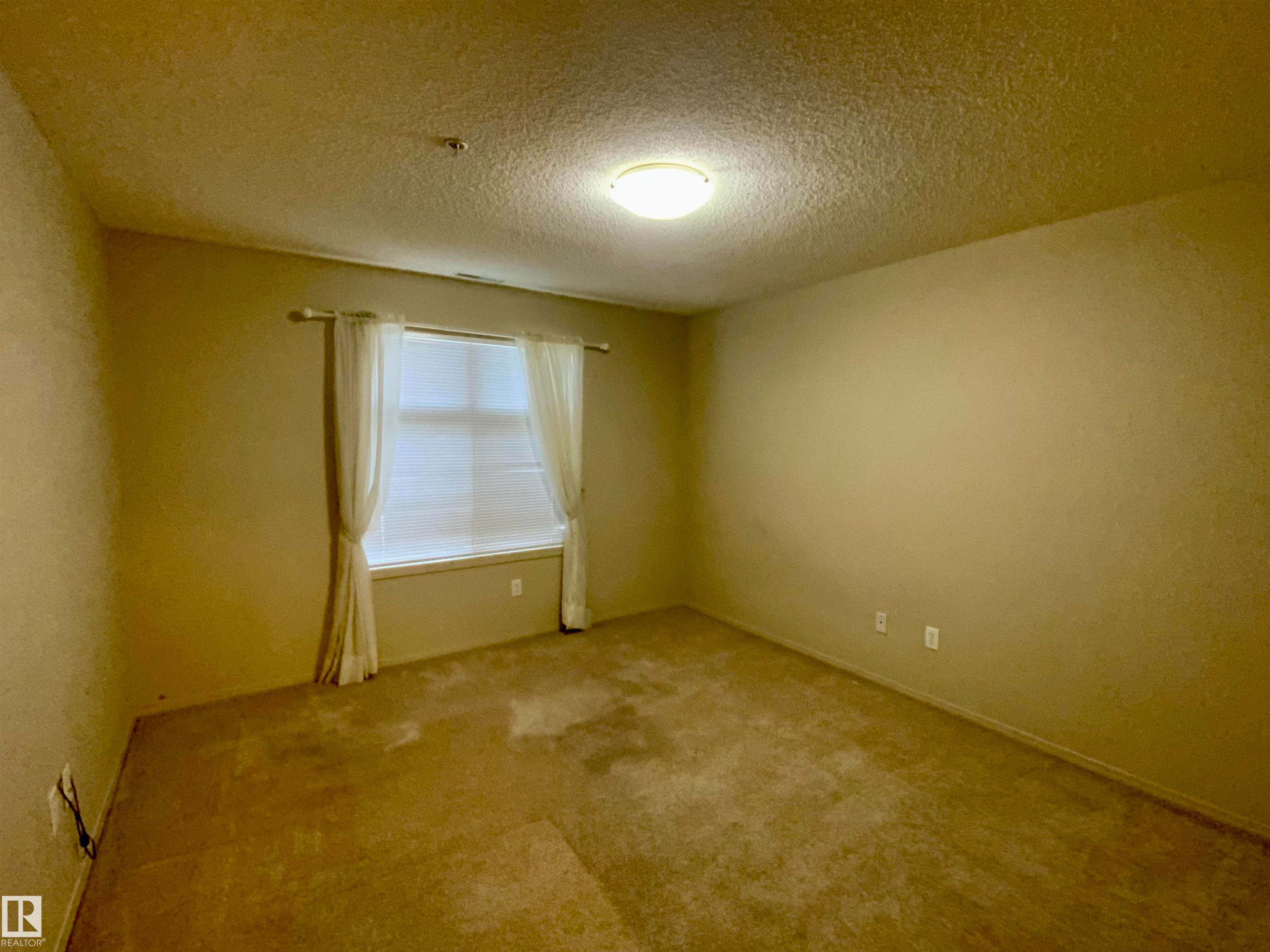 #140 16035 132 St Nw, Edmonton, AB - Indoor Photo Showing Other Room