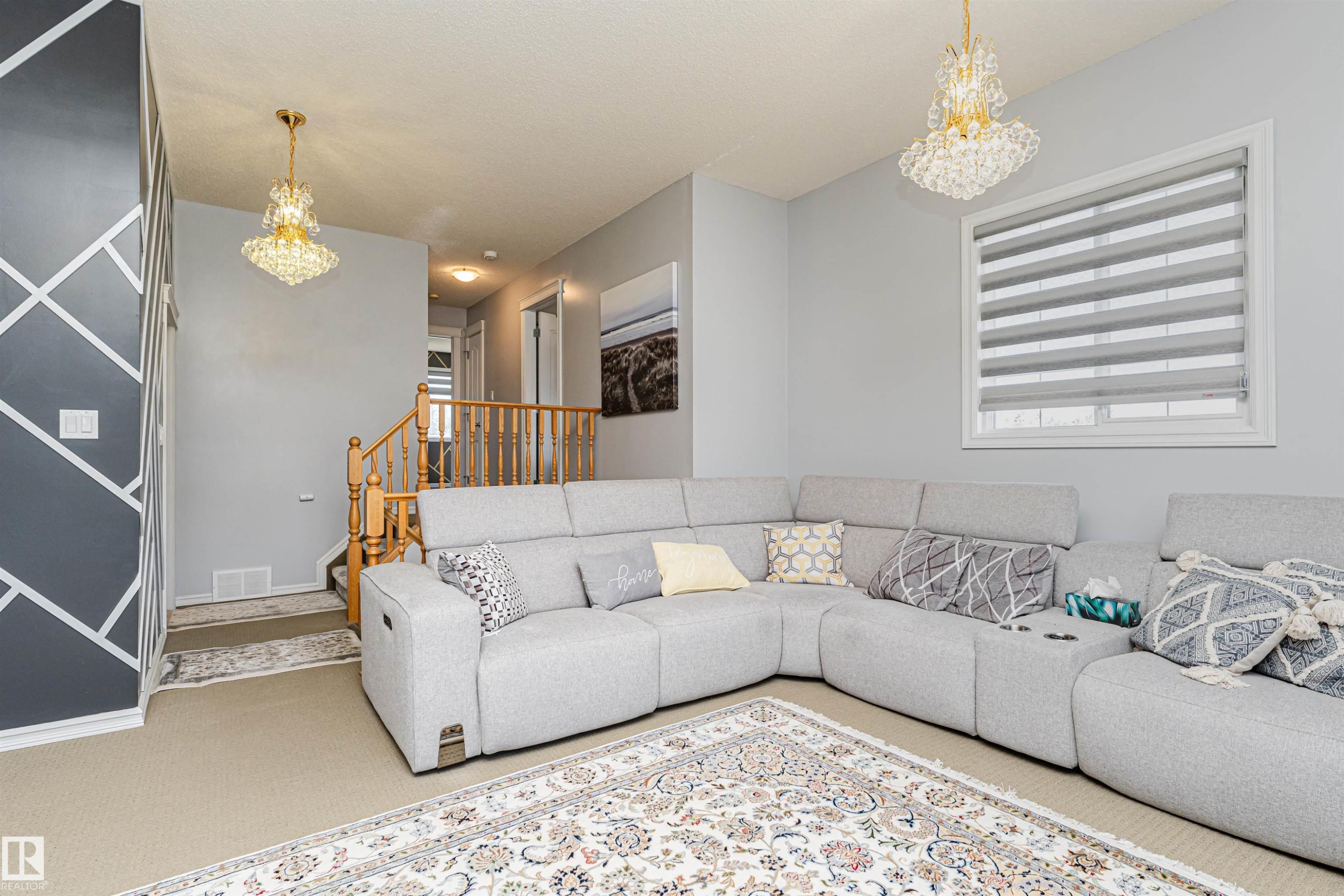 2727 Miles Place Sw, Edmonton, AB - Indoor Photo Showing Living Room