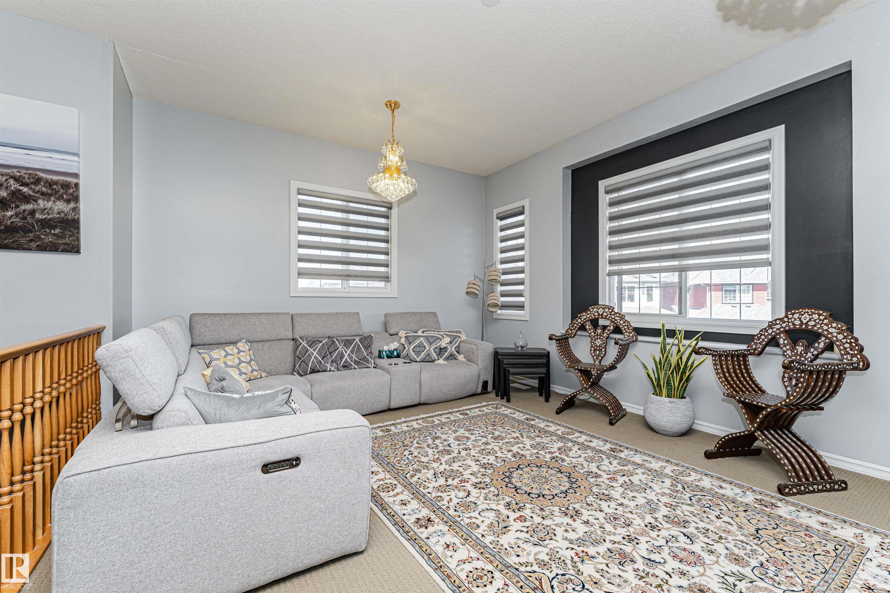 2727 Miles Place Sw, Edmonton, AB - Indoor Photo Showing Living Room