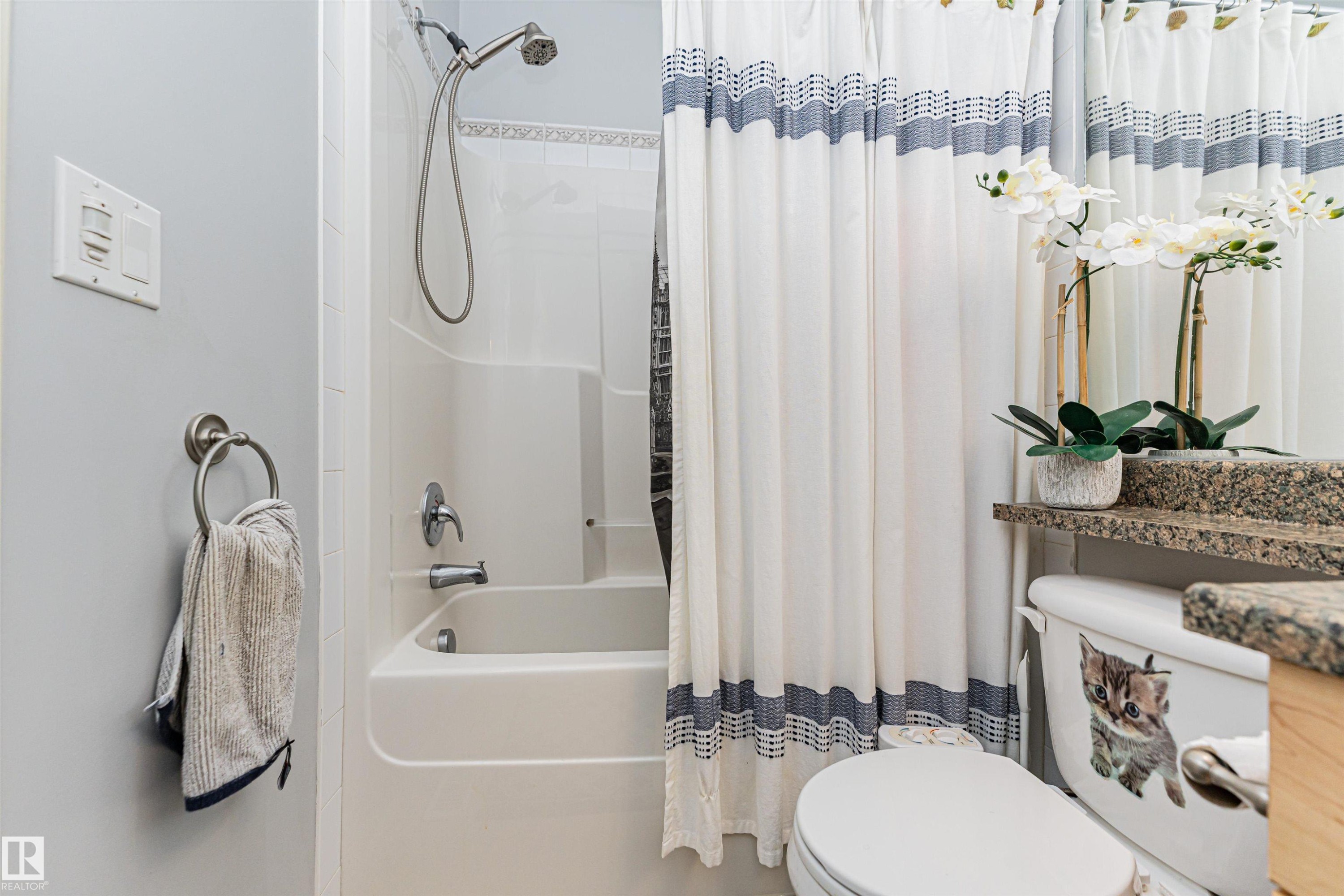 2727 Miles Place Sw, Edmonton, AB - Indoor Photo Showing Bathroom