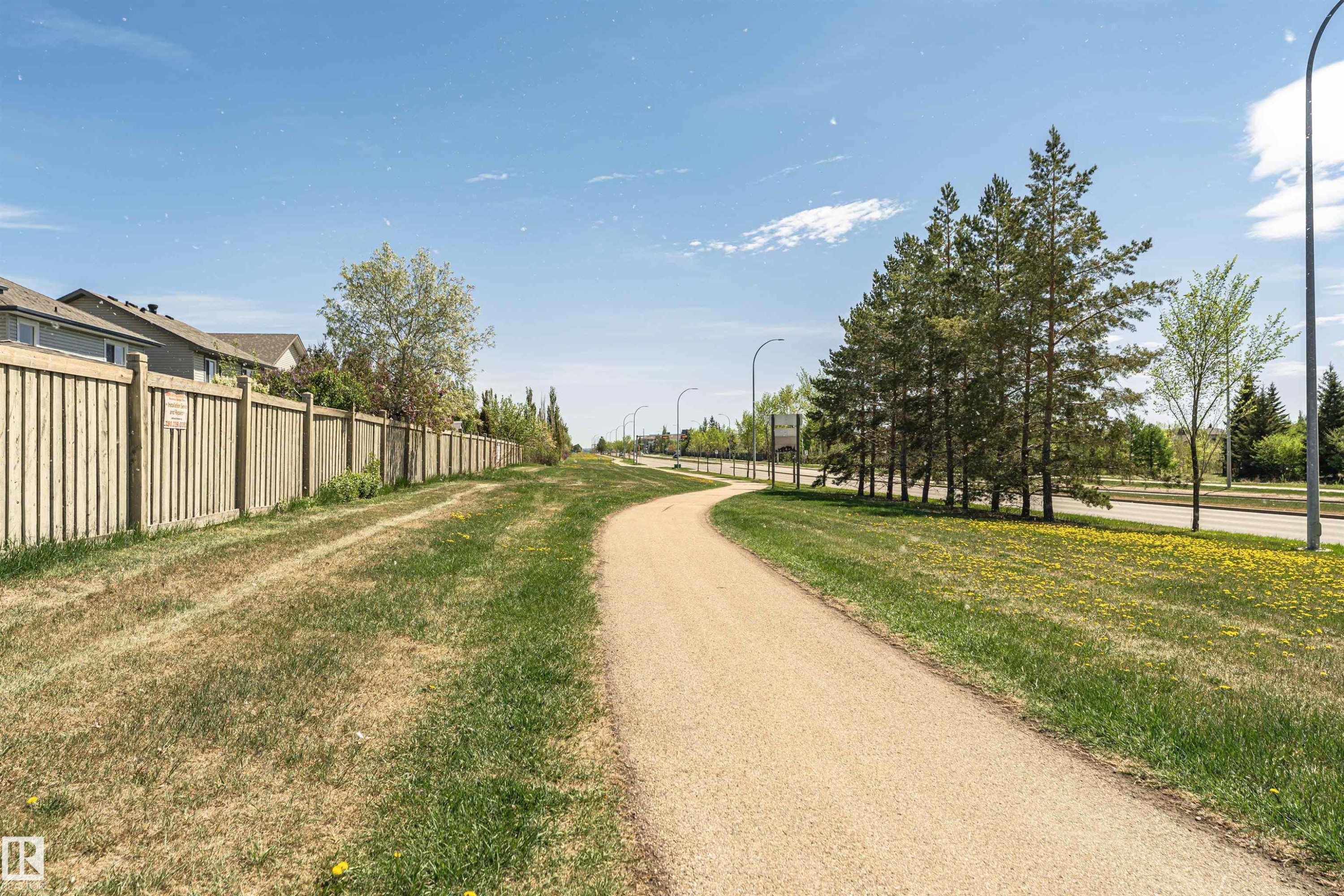 2727 Miles Place Sw, Edmonton, AB - Outdoor