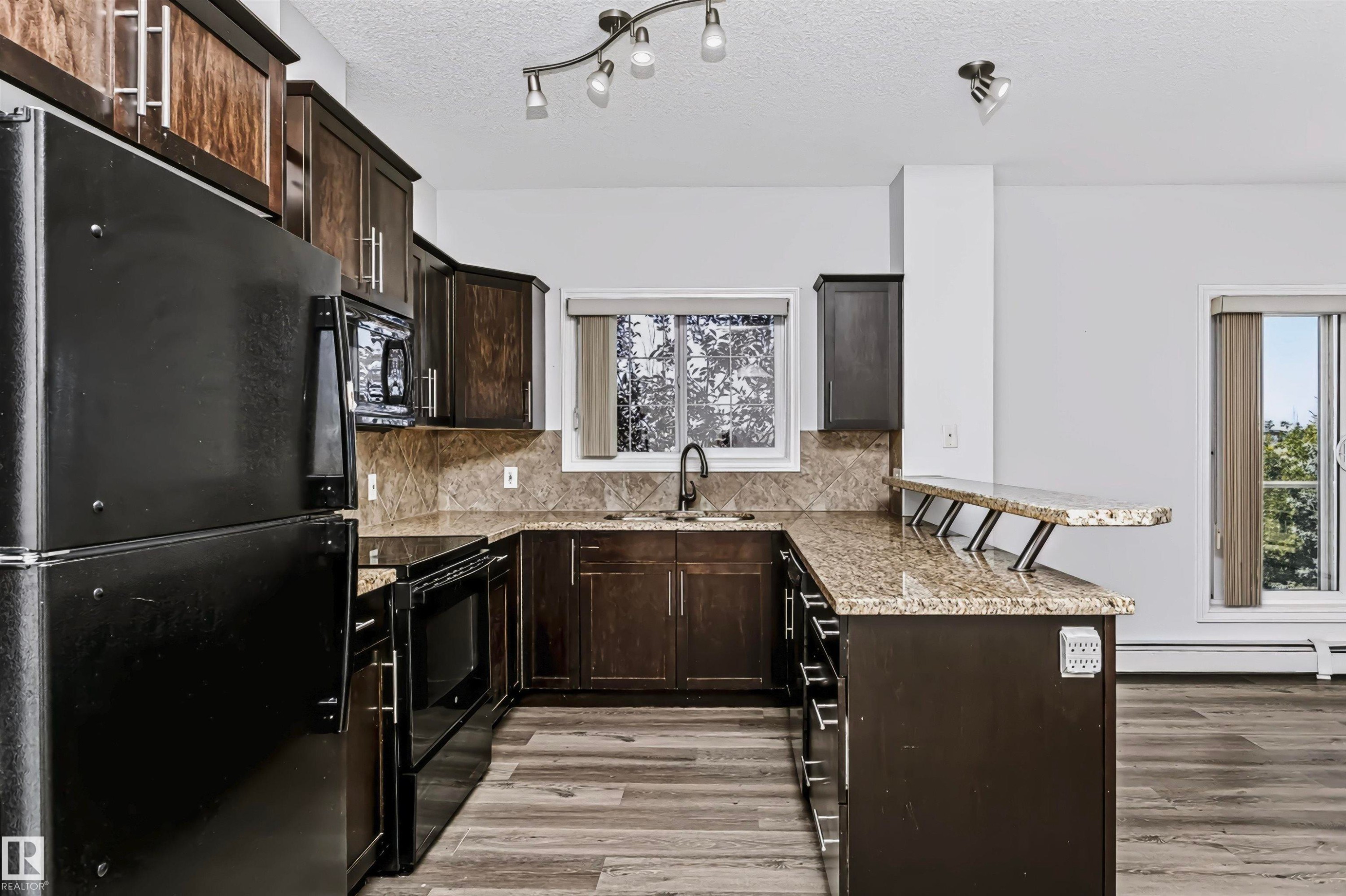 #341 263 Macewan Rd Sw, Edmonton, AB - Indoor Photo Showing Kitchen