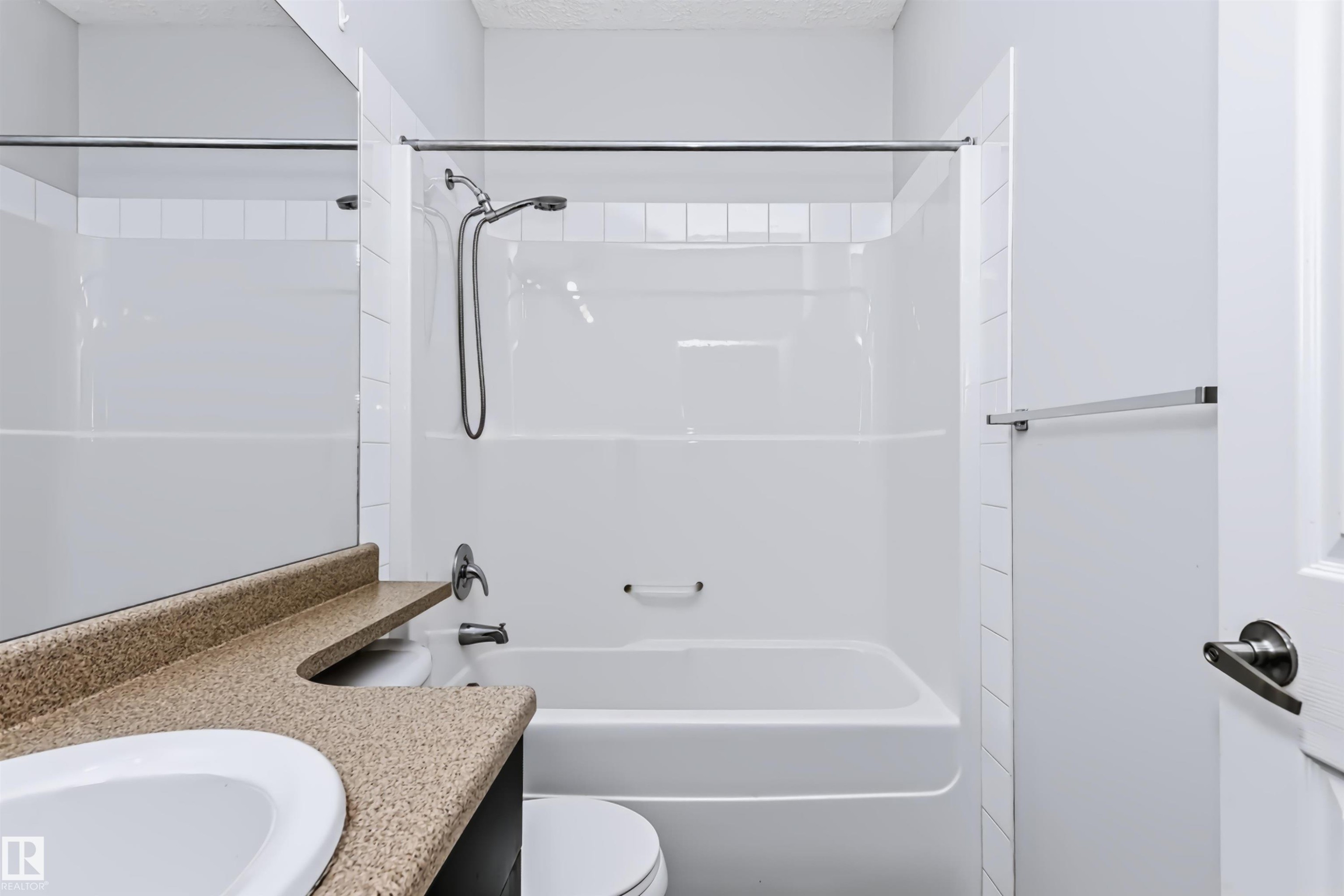 #341 263 Macewan Rd Sw, Edmonton, AB - Indoor Photo Showing Bathroom