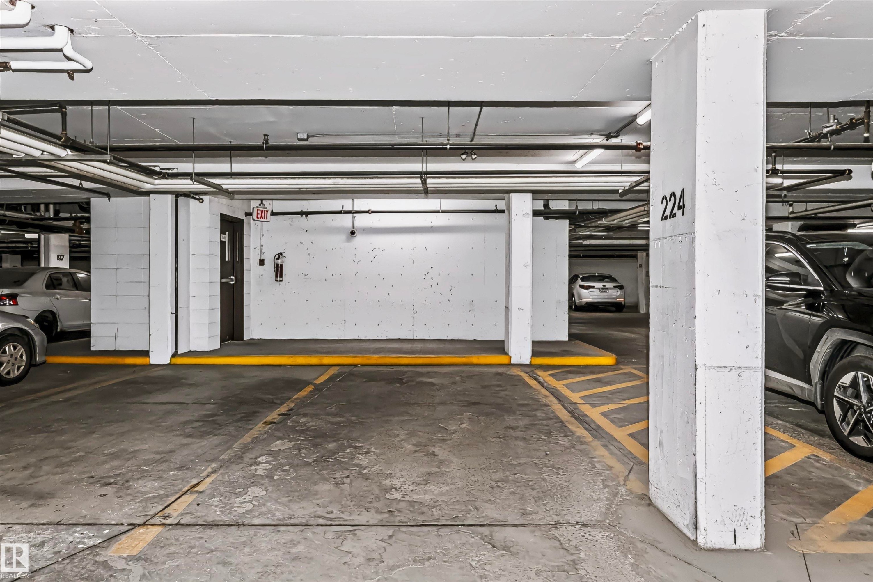 #341 263 Macewan Rd Sw, Edmonton, AB - Indoor Photo Showing Garage