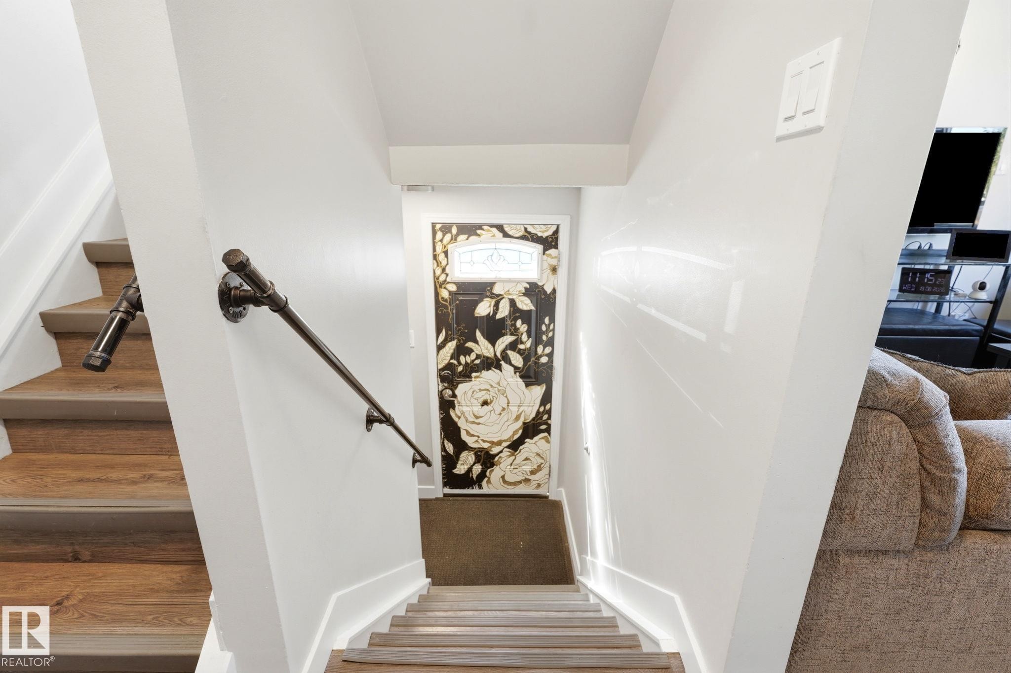 #1 14235 82 St Nw, Edmonton, AB - Indoor Photo Showing Other Room