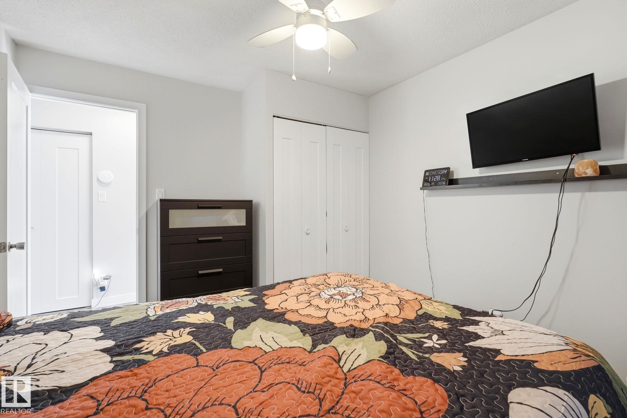 #1 14235 82 St Nw, Edmonton, AB - Indoor Photo Showing Bedroom