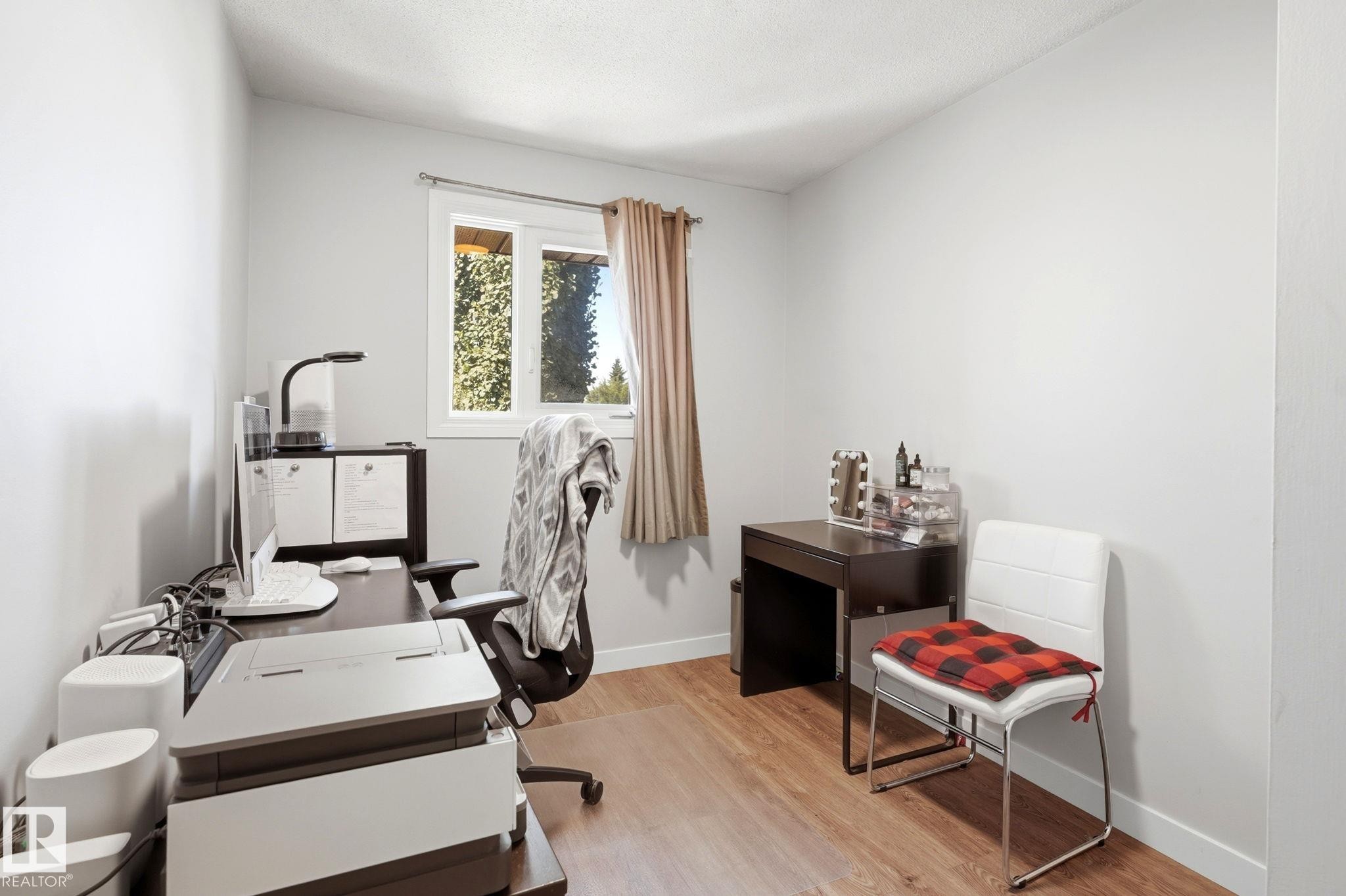 #1 14235 82 St Nw, Edmonton, AB - Indoor