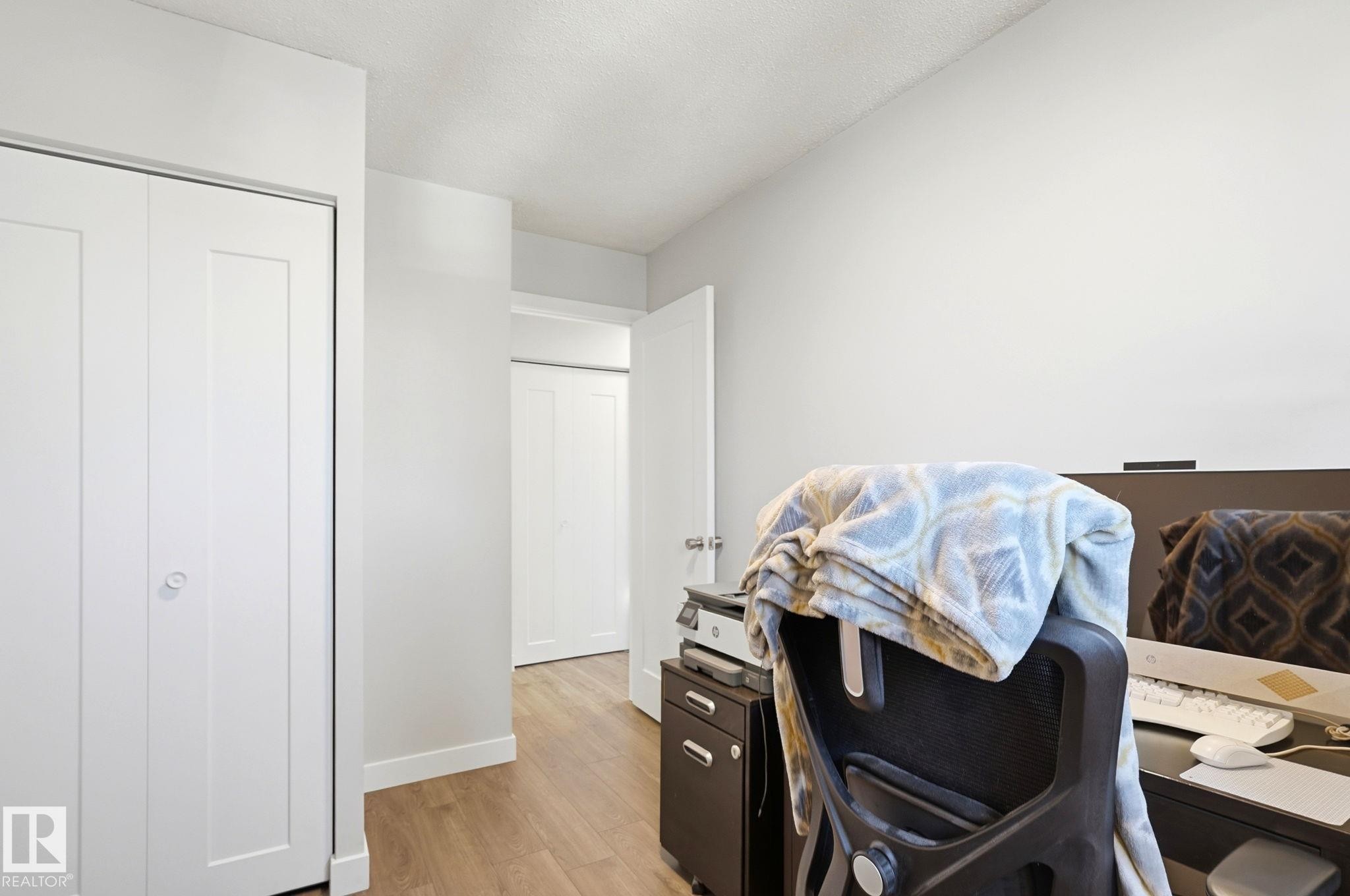 #1 14235 82 St Nw, Edmonton, AB - Indoor