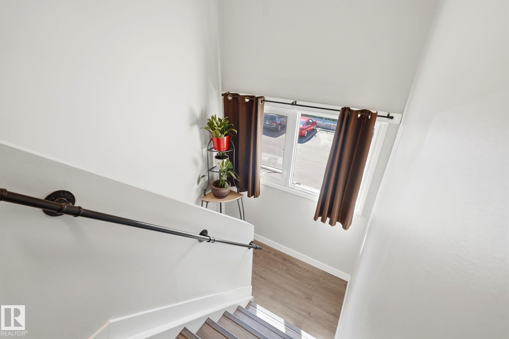 #1 14235 82 St Nw, Edmonton, AB - Indoor Photo Showing Other Room