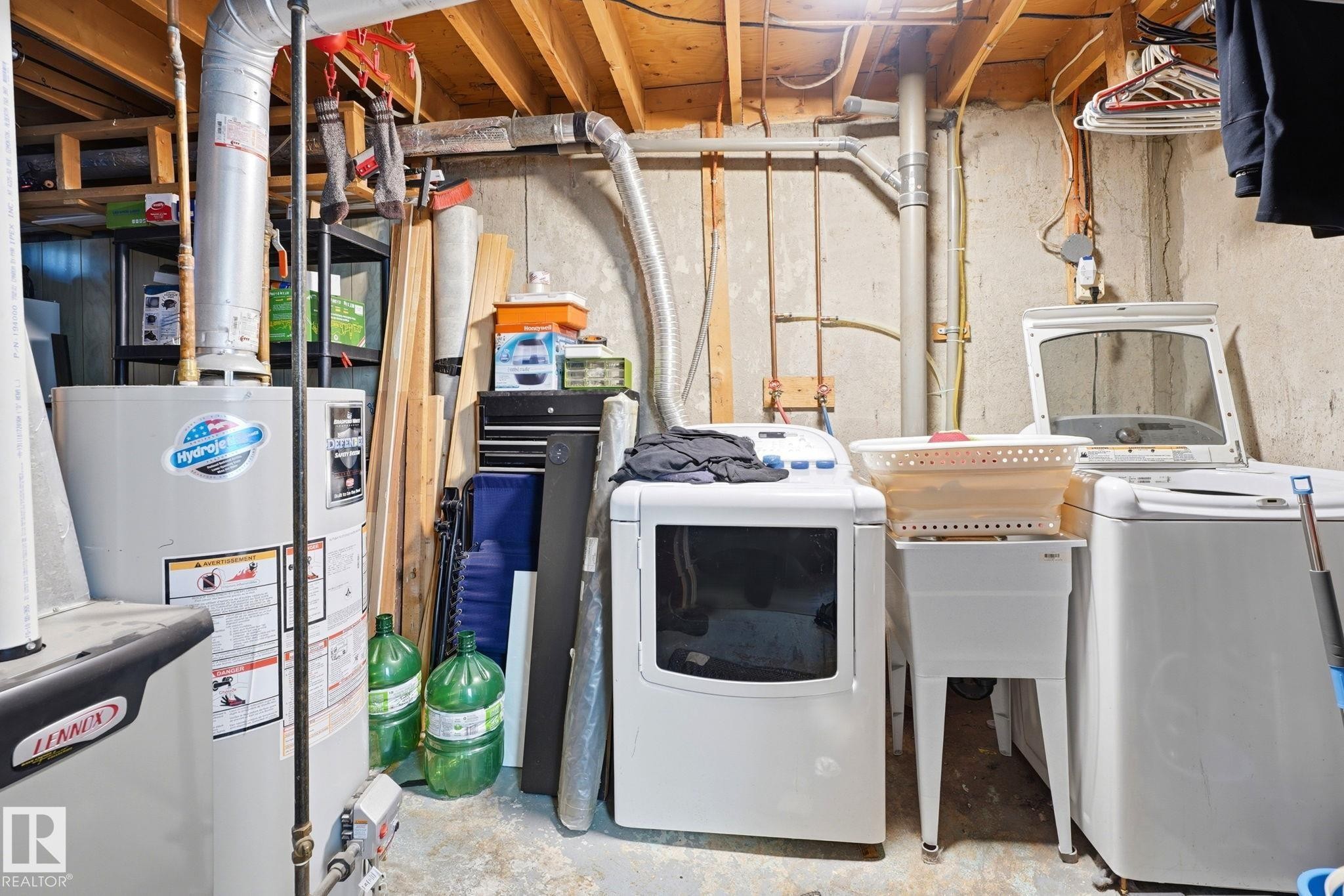 #1 14235 82 St Nw, Edmonton, AB - Indoor Photo Showing Laundry Room