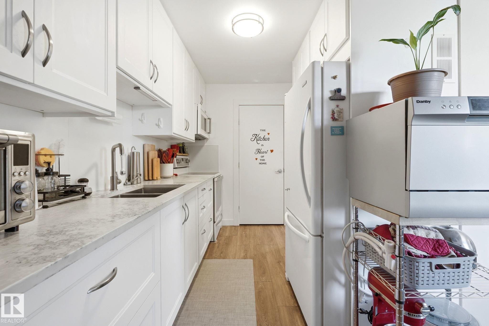 #1 14235 82 St Nw, Edmonton, AB - Indoor Photo Showing Kitchen With Double Sink
