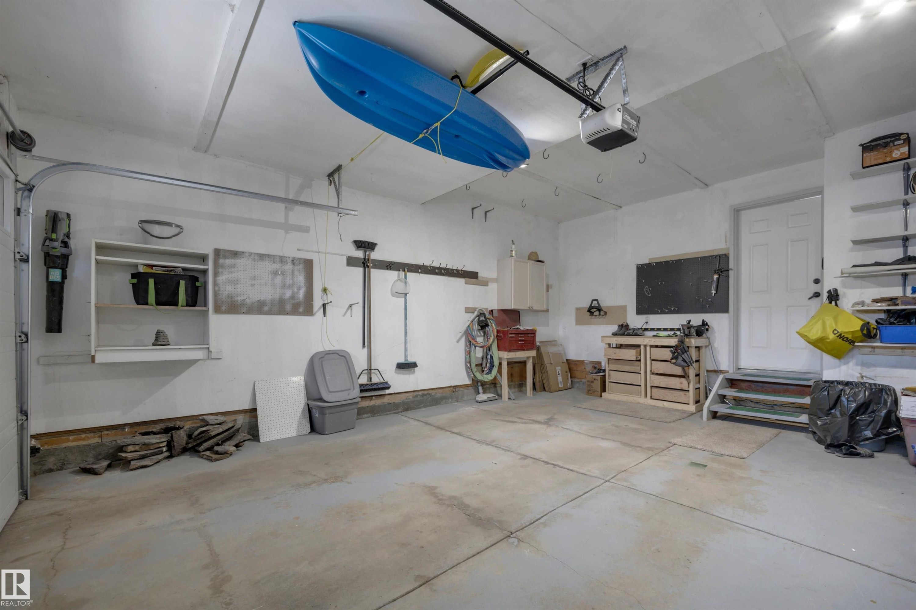 #62 4410 52 Ave, Wetaskiwin, AB - Indoor Photo Showing Garage