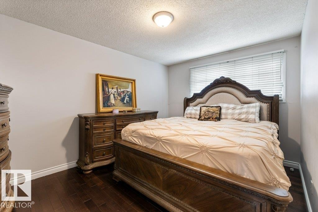 11447 39 Avenue Nw, Edmonton, AB - Indoor Photo Showing Bedroom