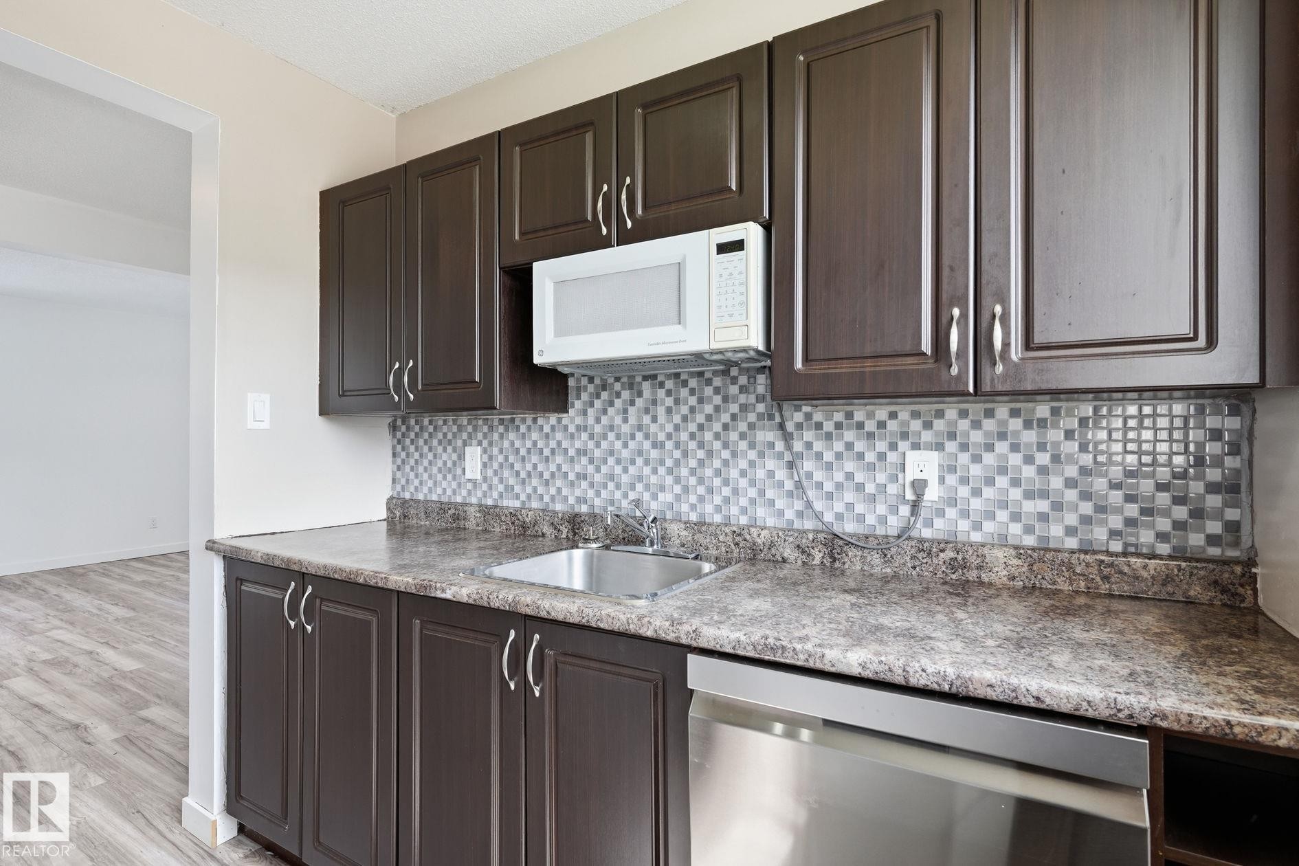 234 Dickinsfield Court Nw, Edmonton, AB - Indoor Photo Showing Kitchen