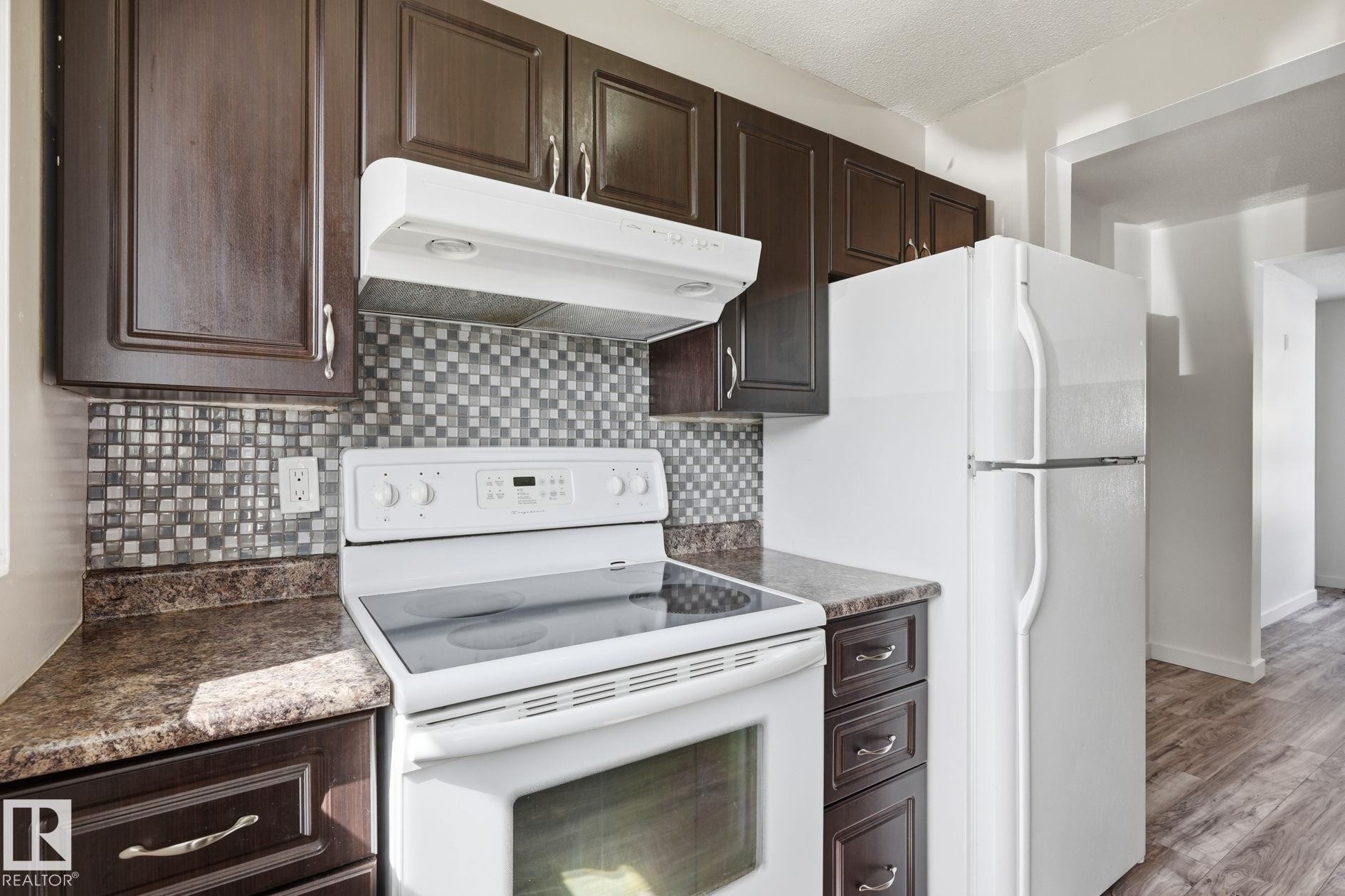234 Dickinsfield Court Nw, Edmonton, AB - Indoor Photo Showing Kitchen