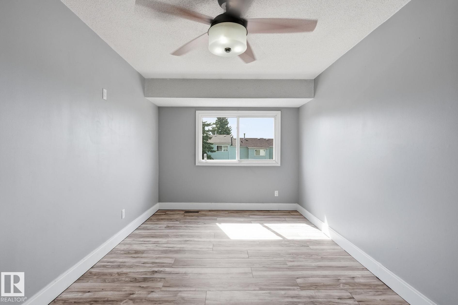 234 Dickinsfield Court Nw, Edmonton, AB - Indoor Photo Showing Other Room
