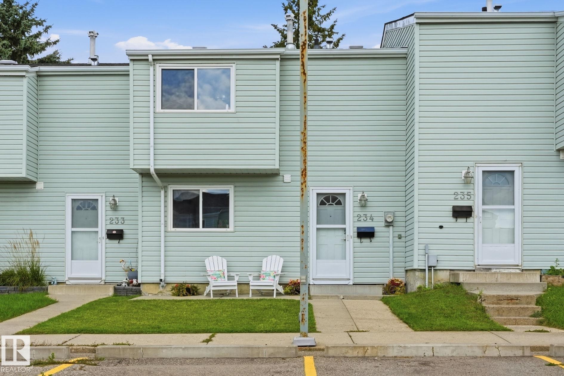 234 Dickinsfield Court Nw, Edmonton, AB - Outdoor