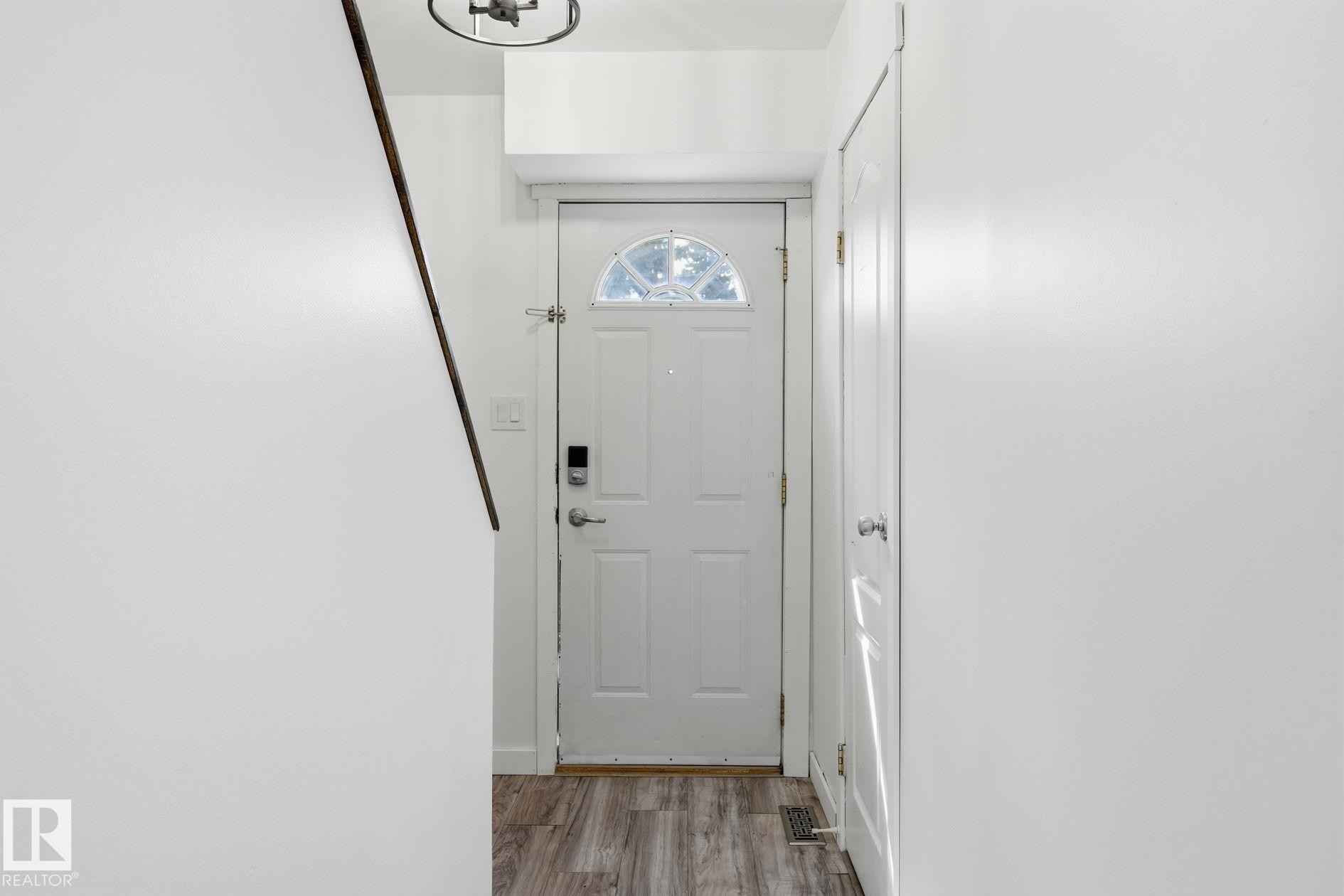 234 Dickinsfield Court Nw, Edmonton, AB - Indoor Photo Showing Other Room
