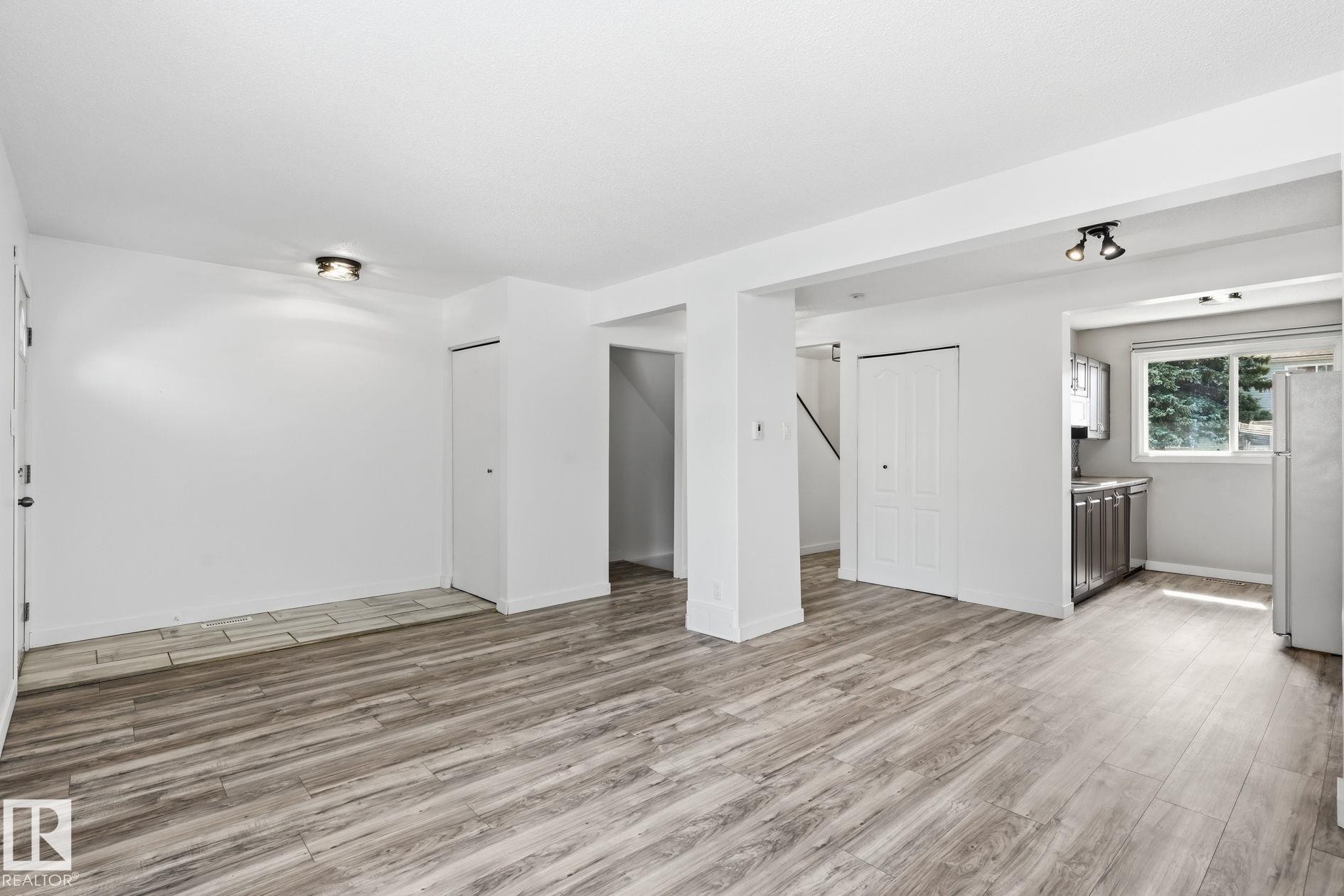 234 Dickinsfield Court Nw, Edmonton, AB - Indoor Photo Showing Other Room