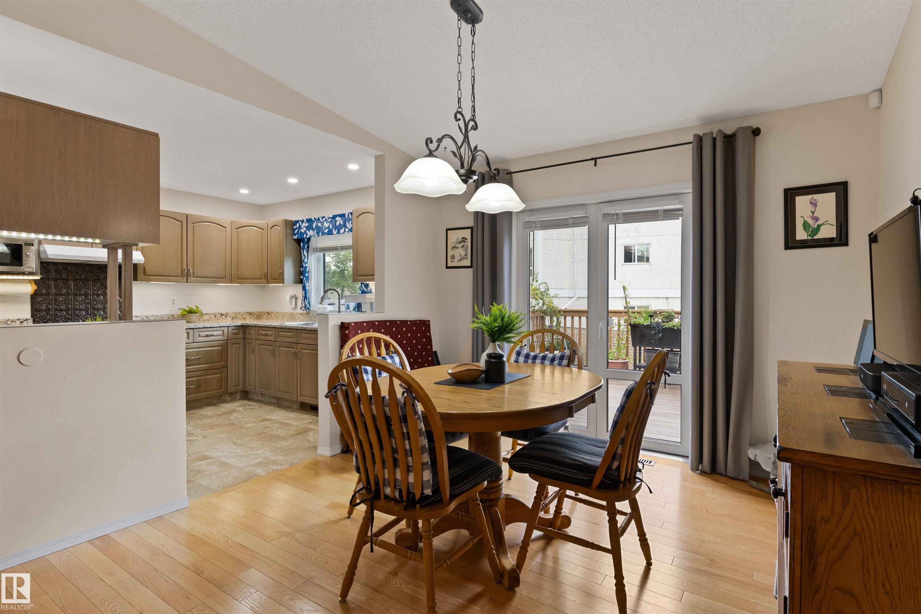 #1 10 Grange Dr, St. Albert, AB - Indoor Photo Showing Dining Room