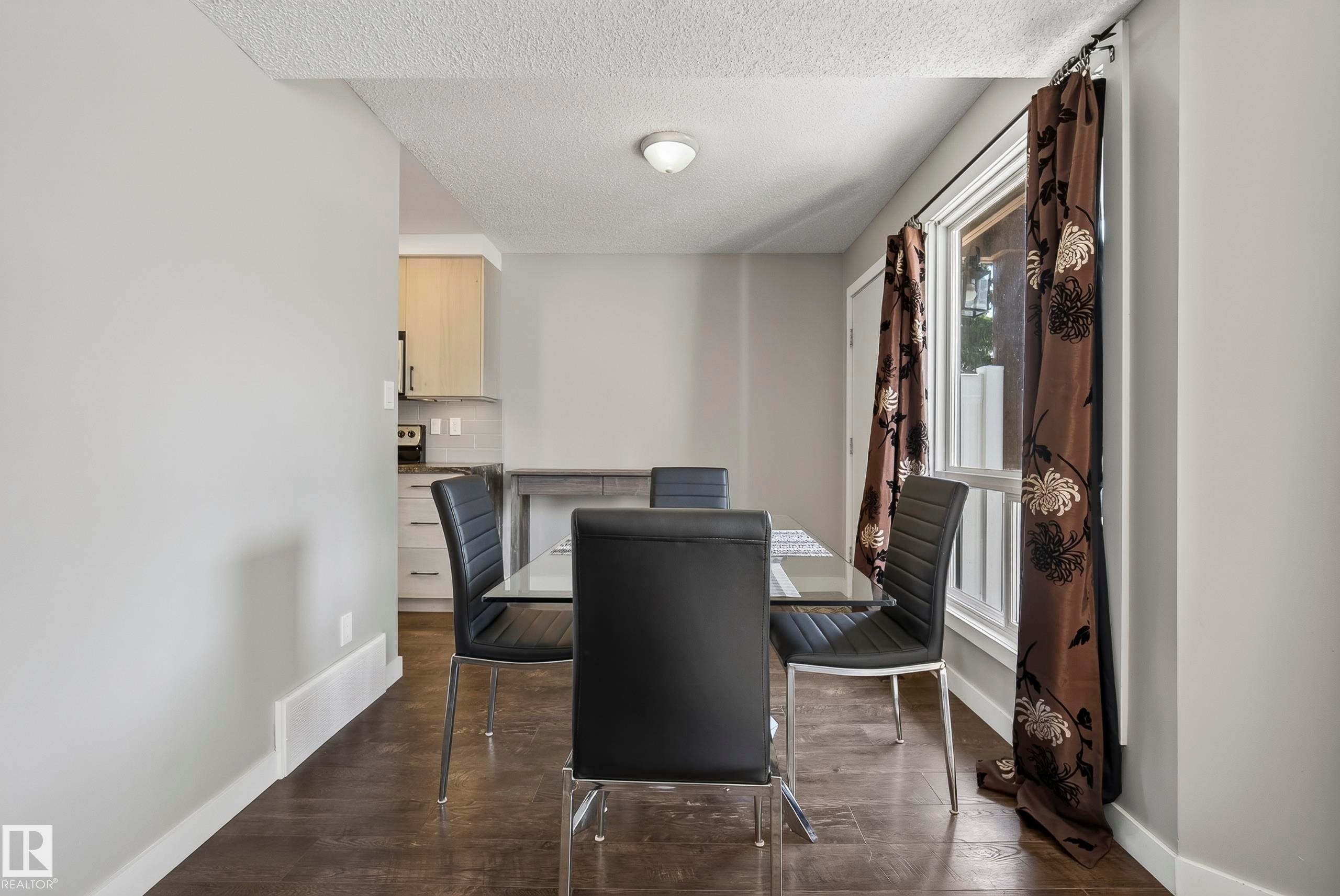 3522 42 Street Nw, Edmonton, AB - Indoor Photo Showing Dining Room