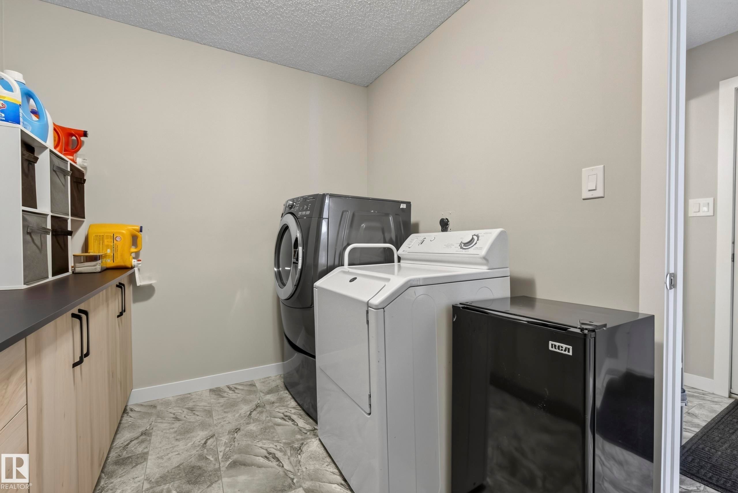3522 42 Street Nw, Edmonton, AB - Indoor Photo Showing Laundry Room
