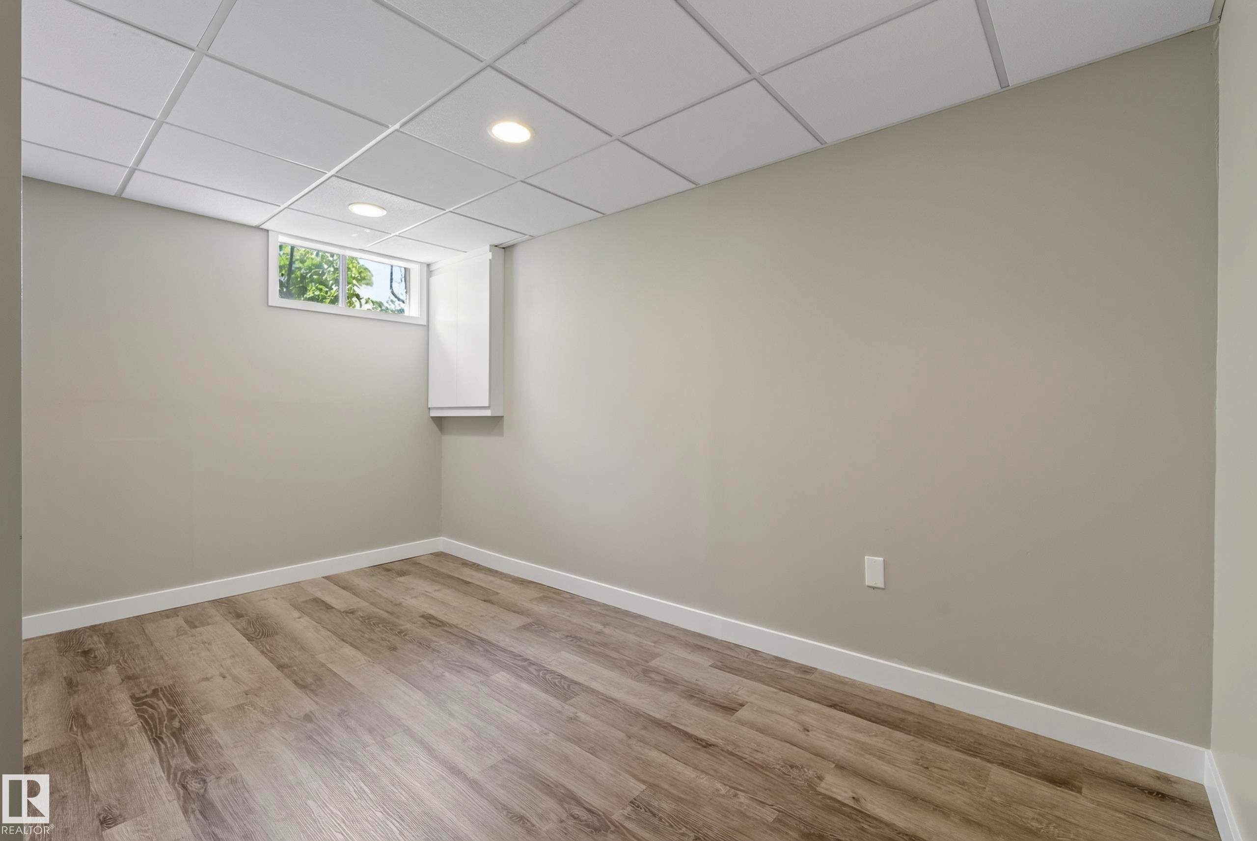 3522 42 Street Nw, Edmonton, AB - Indoor Photo Showing Other Room