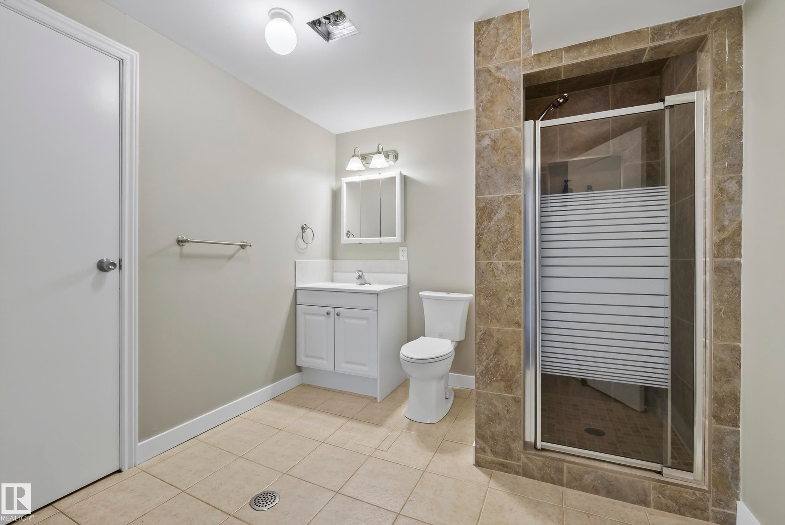3522 42 Street Nw, Edmonton, AB - Indoor Photo Showing Bathroom