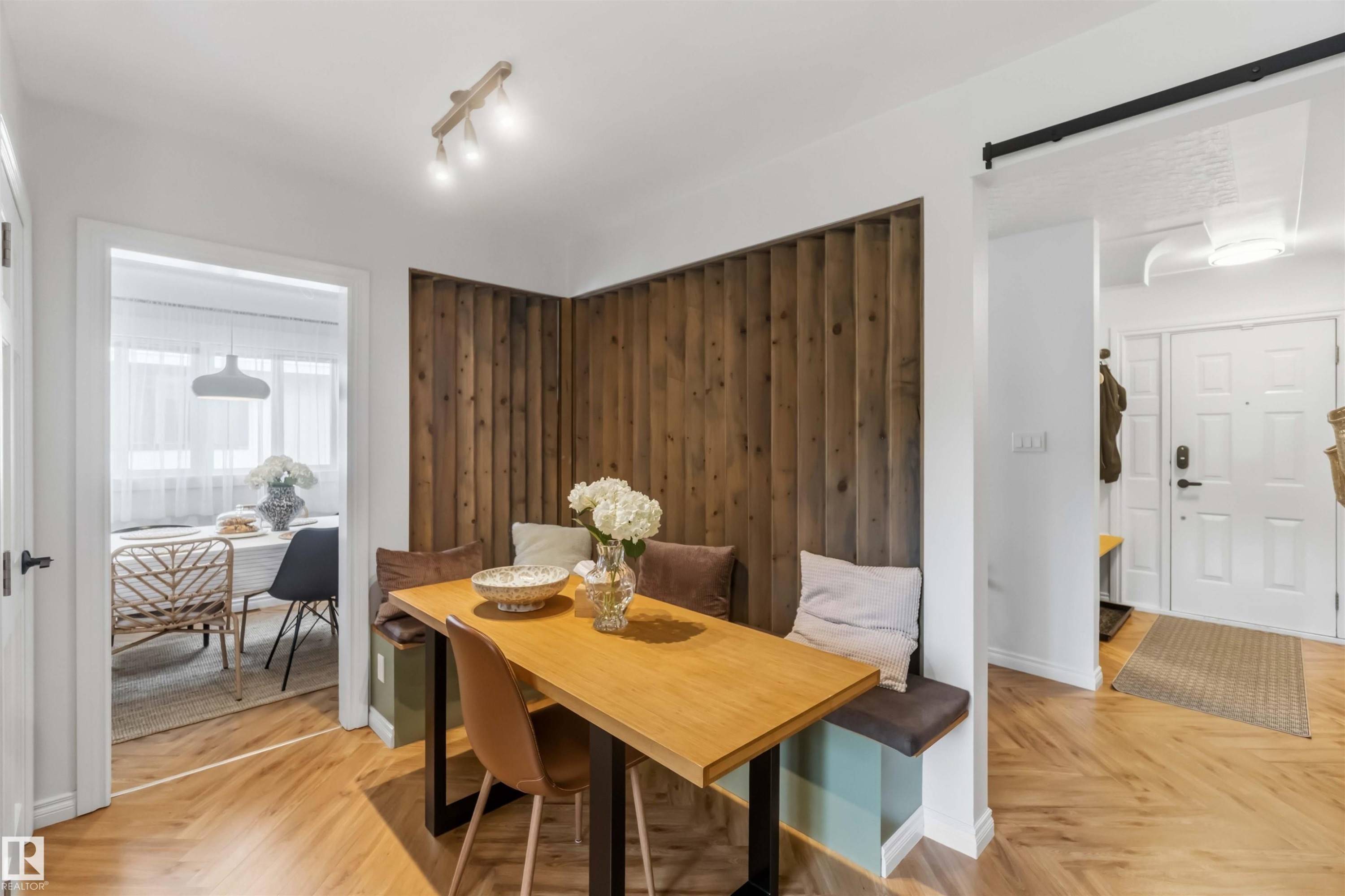 11840 St Albert Trail Nw, Edmonton, AB - Indoor Photo Showing Dining Room