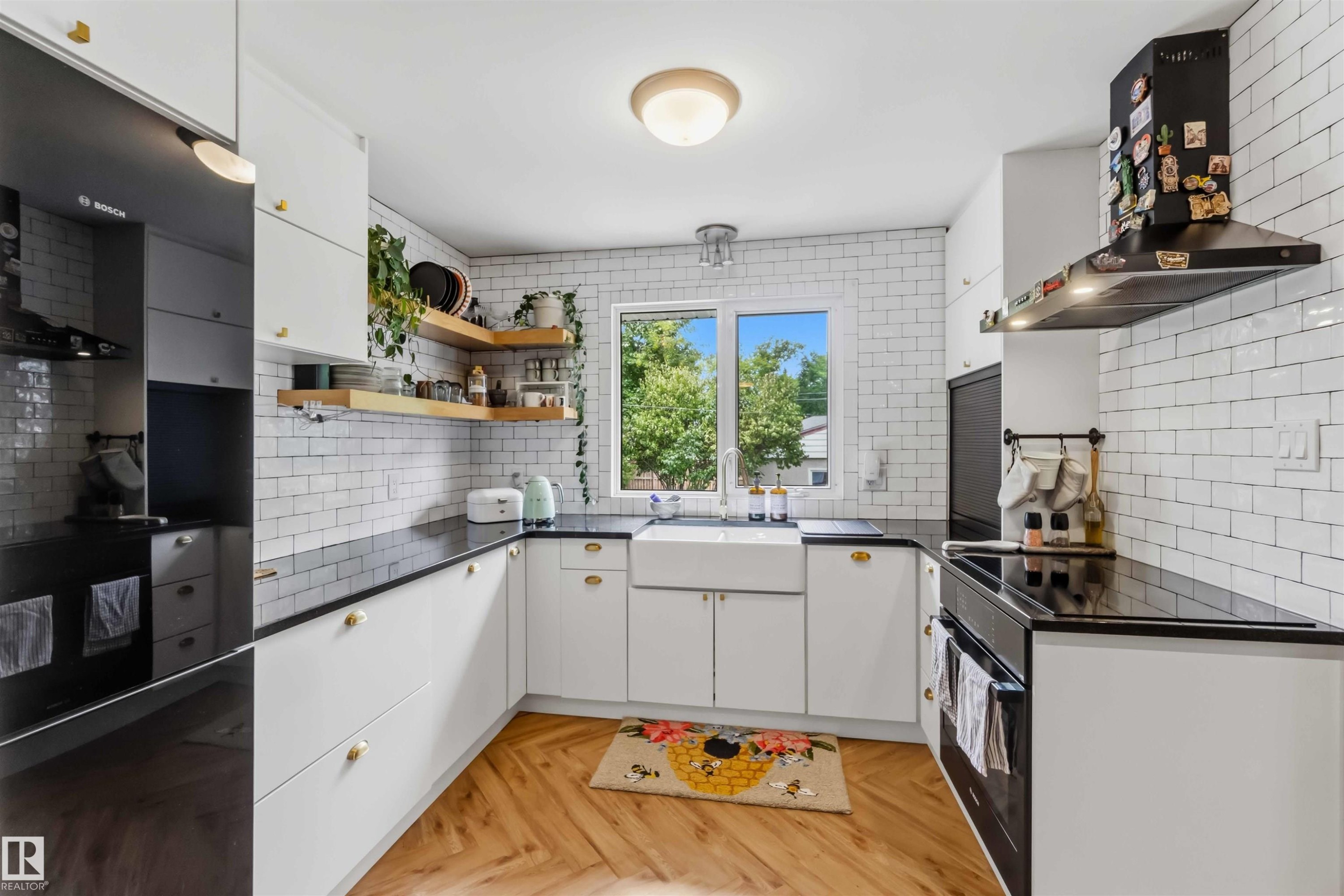 11840 St Albert Trail Nw, Edmonton, AB - Indoor Photo Showing Kitchen With Upgraded Kitchen