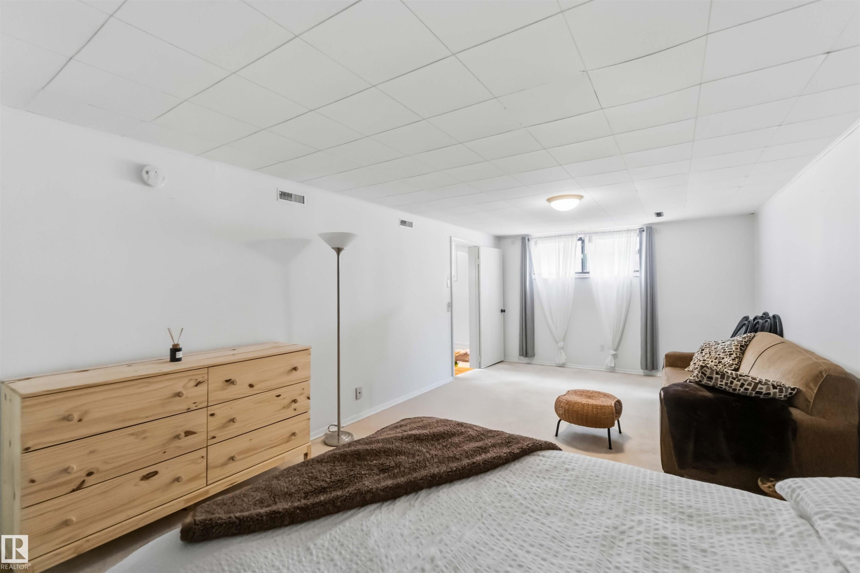 11840 St Albert Trail Nw, Edmonton, AB - Indoor